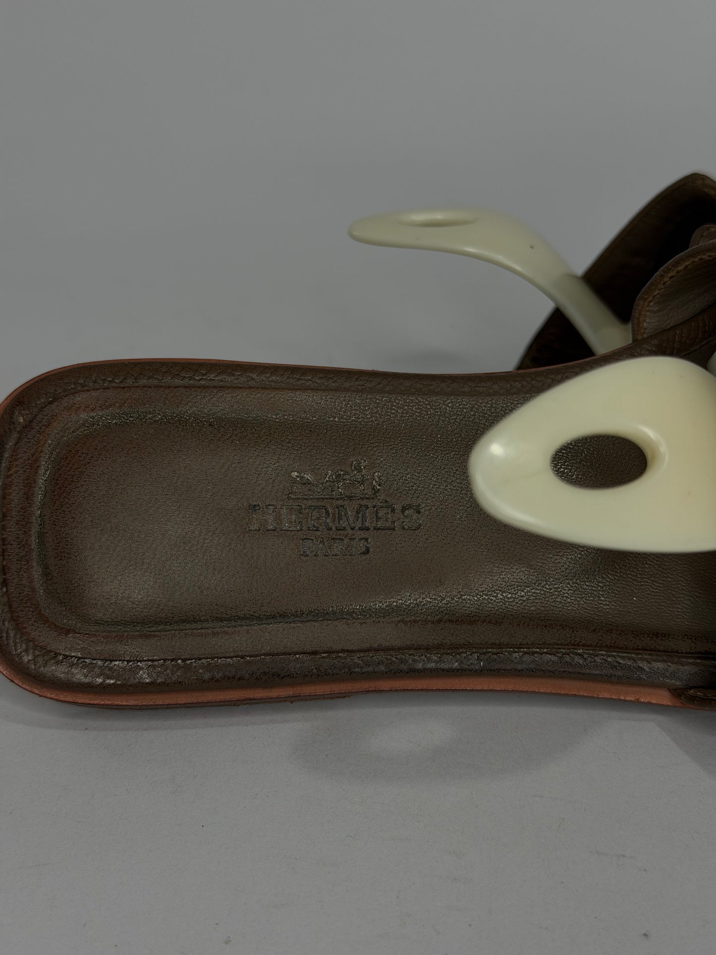 HERMES Grey Epsom Oran Sandals Size 38 EU/8 US / 5 UK