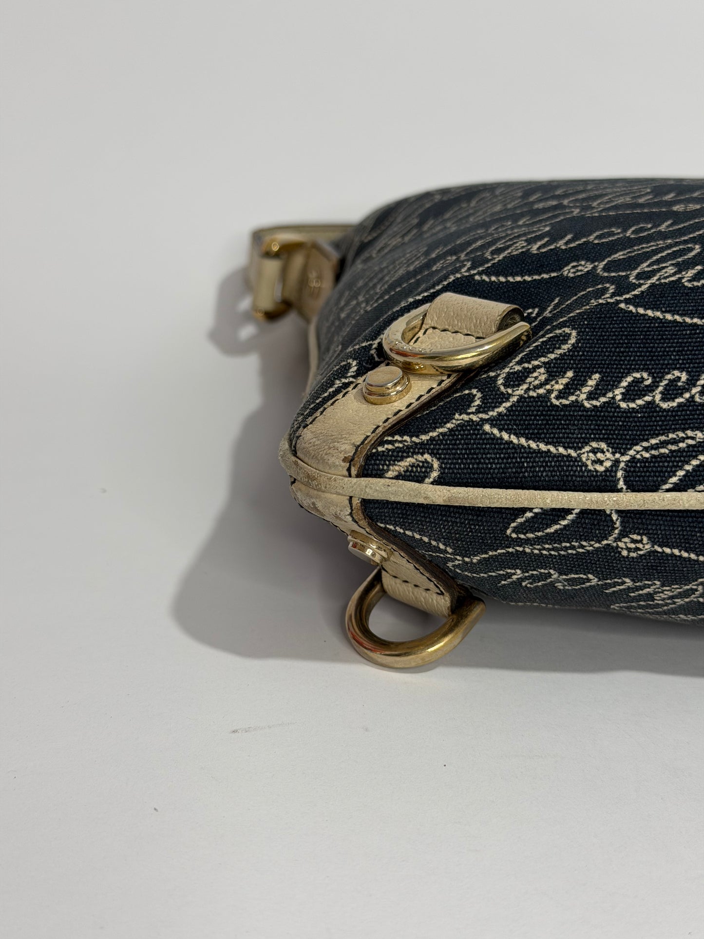 Gucci Pre-Owned
2000-2015 85th Anniversary Denim Abbey D Ring