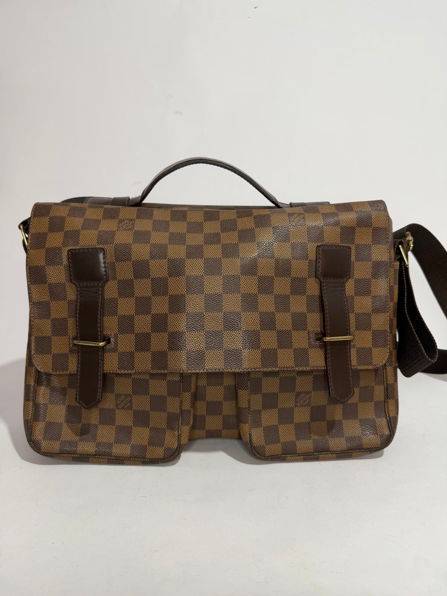 LOUIS VUITTON
Damier Ebene Broadway Messenger Bag