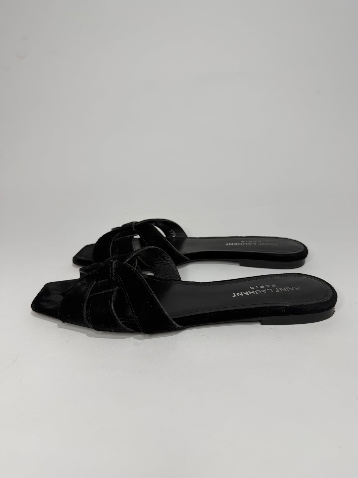 Saint Laurent
Velvet Slides Womens Size 37.5 EU/ 7.5 US/ 5.5 UK
