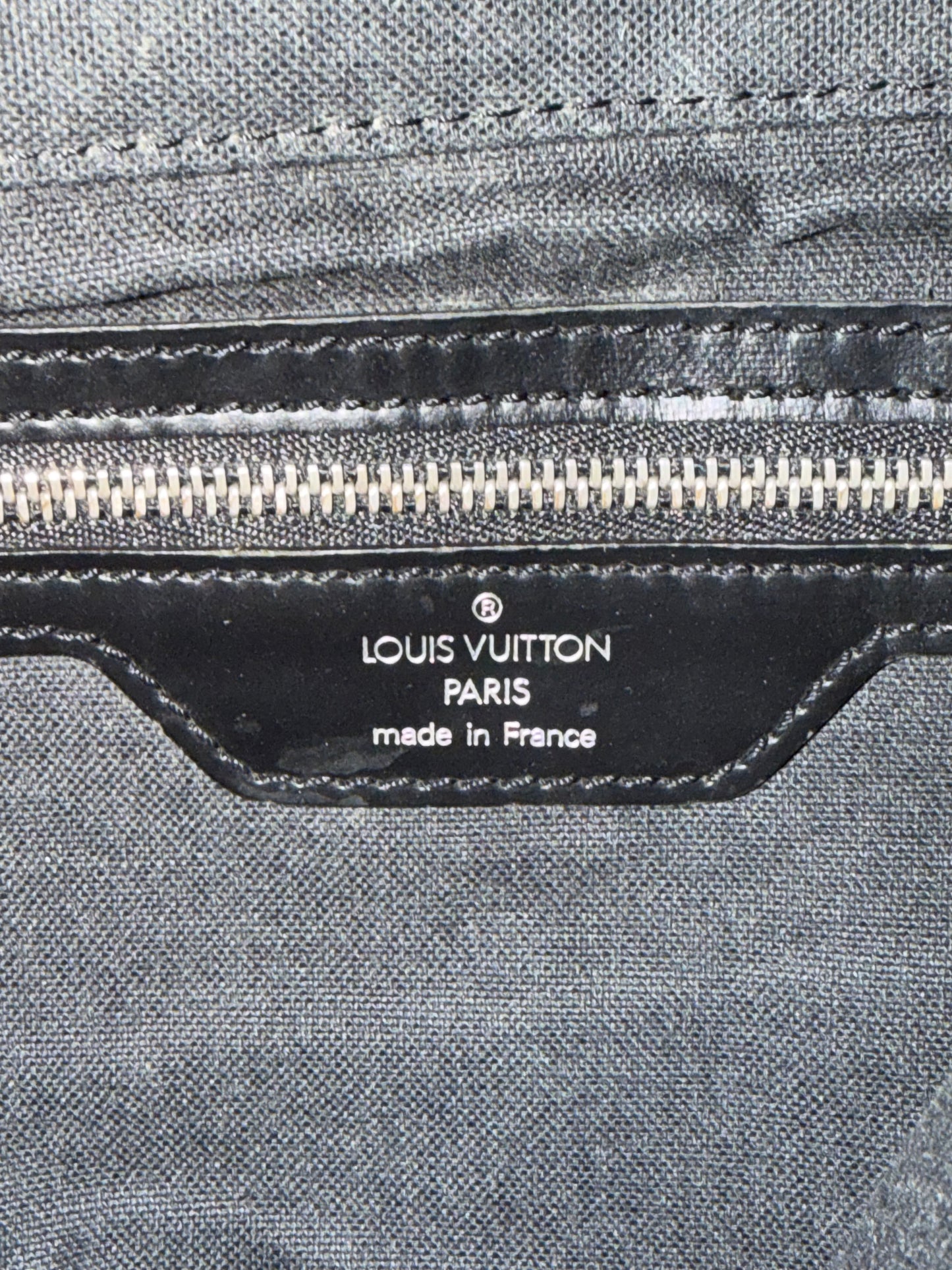 LOUIS VUITTON Black Taiga Leather Viktor Messenger Bag