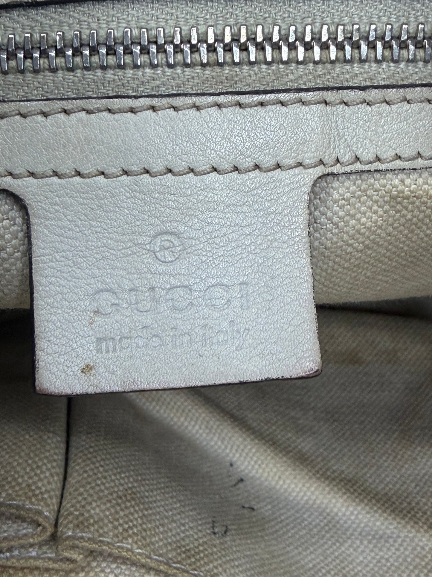 GUCCI
Guccissima Medium Lovely Heart Hobo Off White