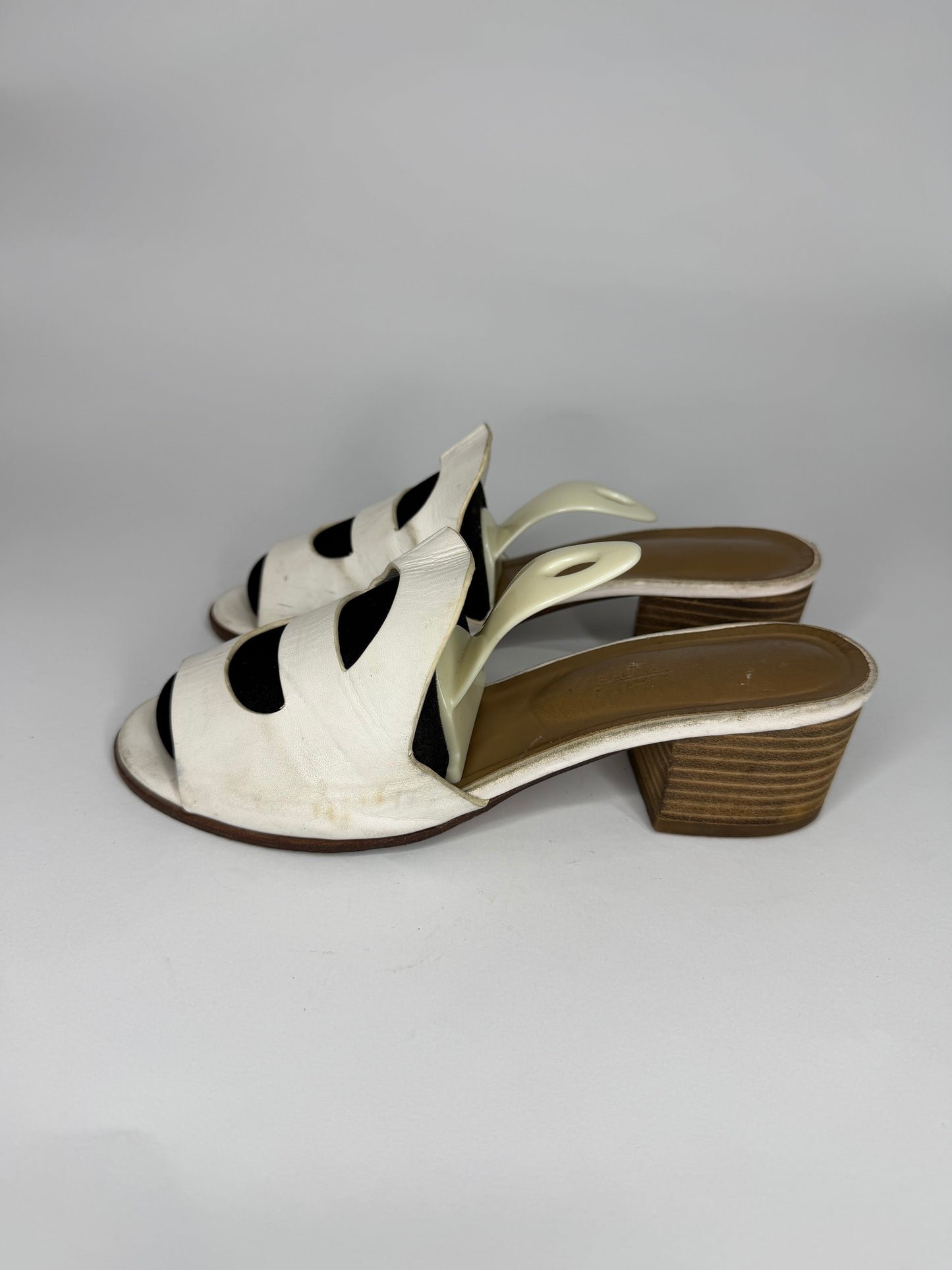 HERMES
White Leather Mona Slide Sandals Size 7 US /37 EU