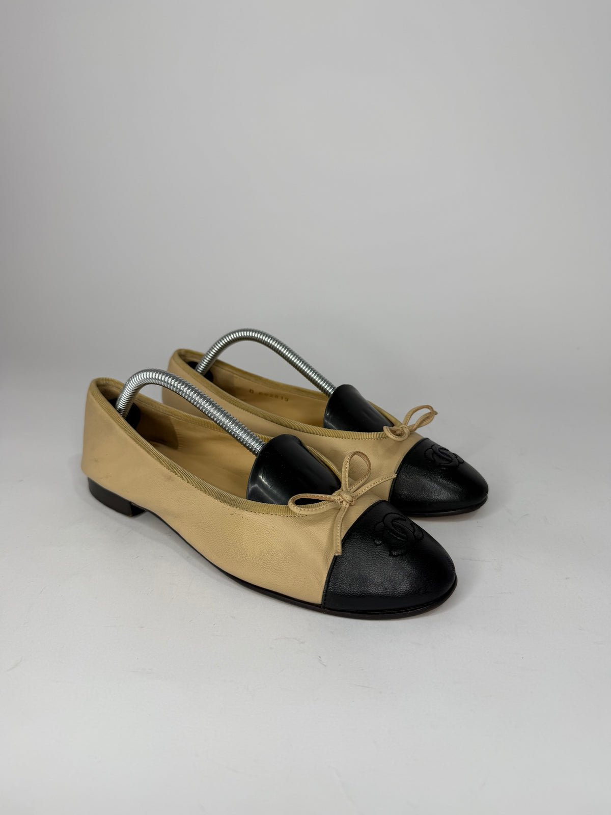 CHANEL Beige/Black Lambskin Leather CC Ballet Flats Size 36 EU/ 6 US