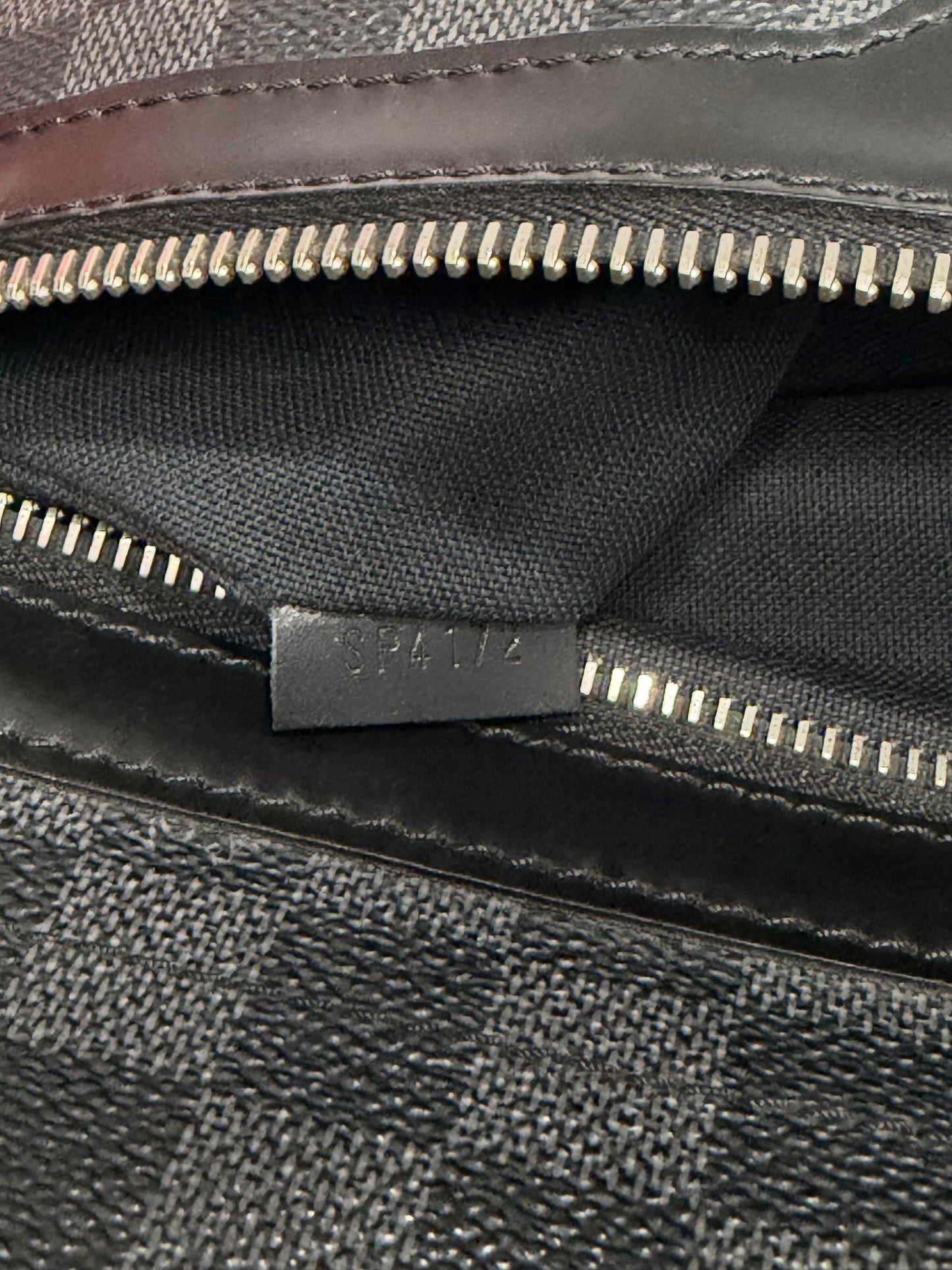 Louis Vuitton Damier Graphite Canvas Daniel MM Messenger Bag