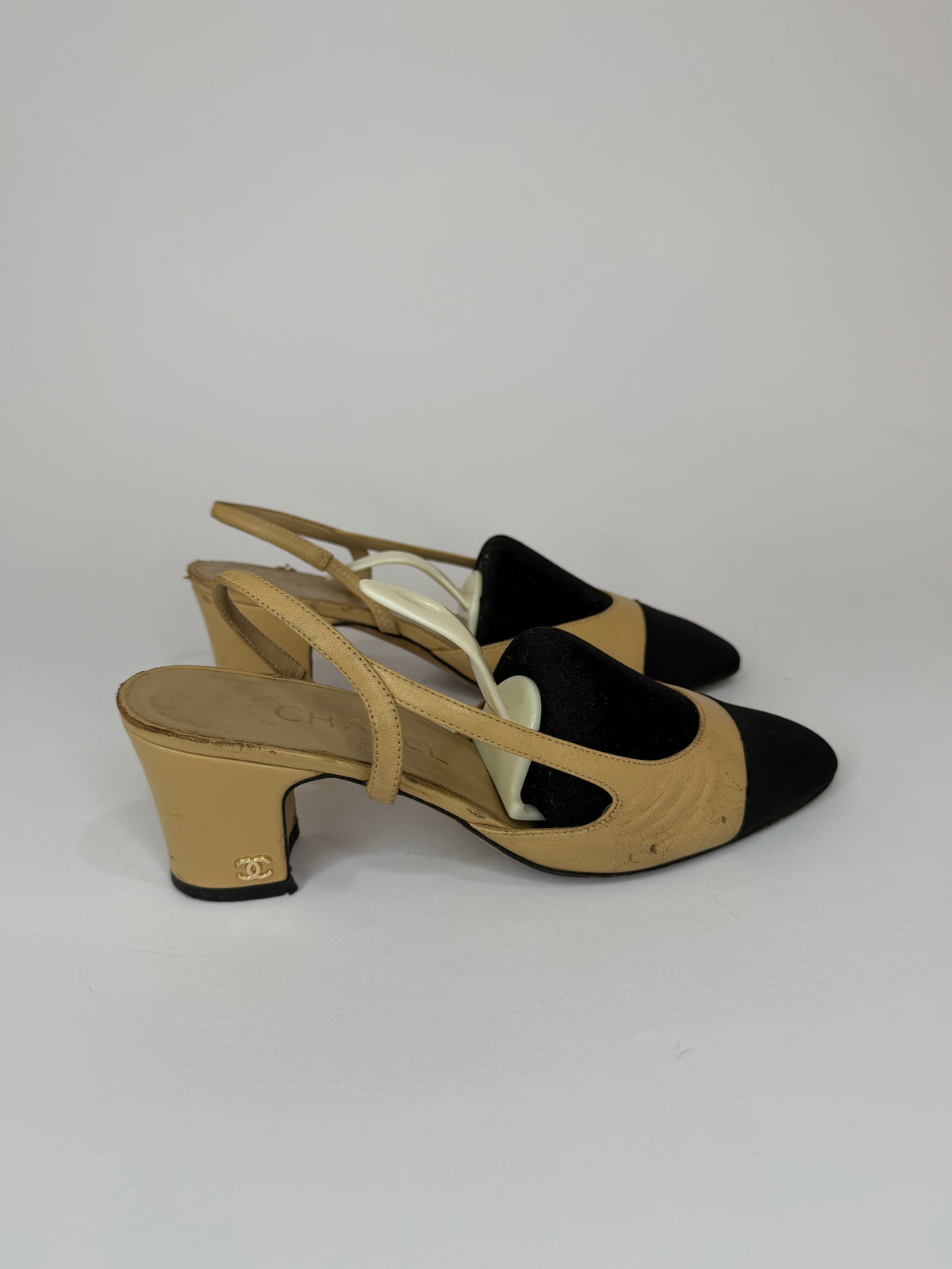 Chanel Beige Leather and Black Fabric Cap Toe Slingback Sandals Size 37EU/7 US