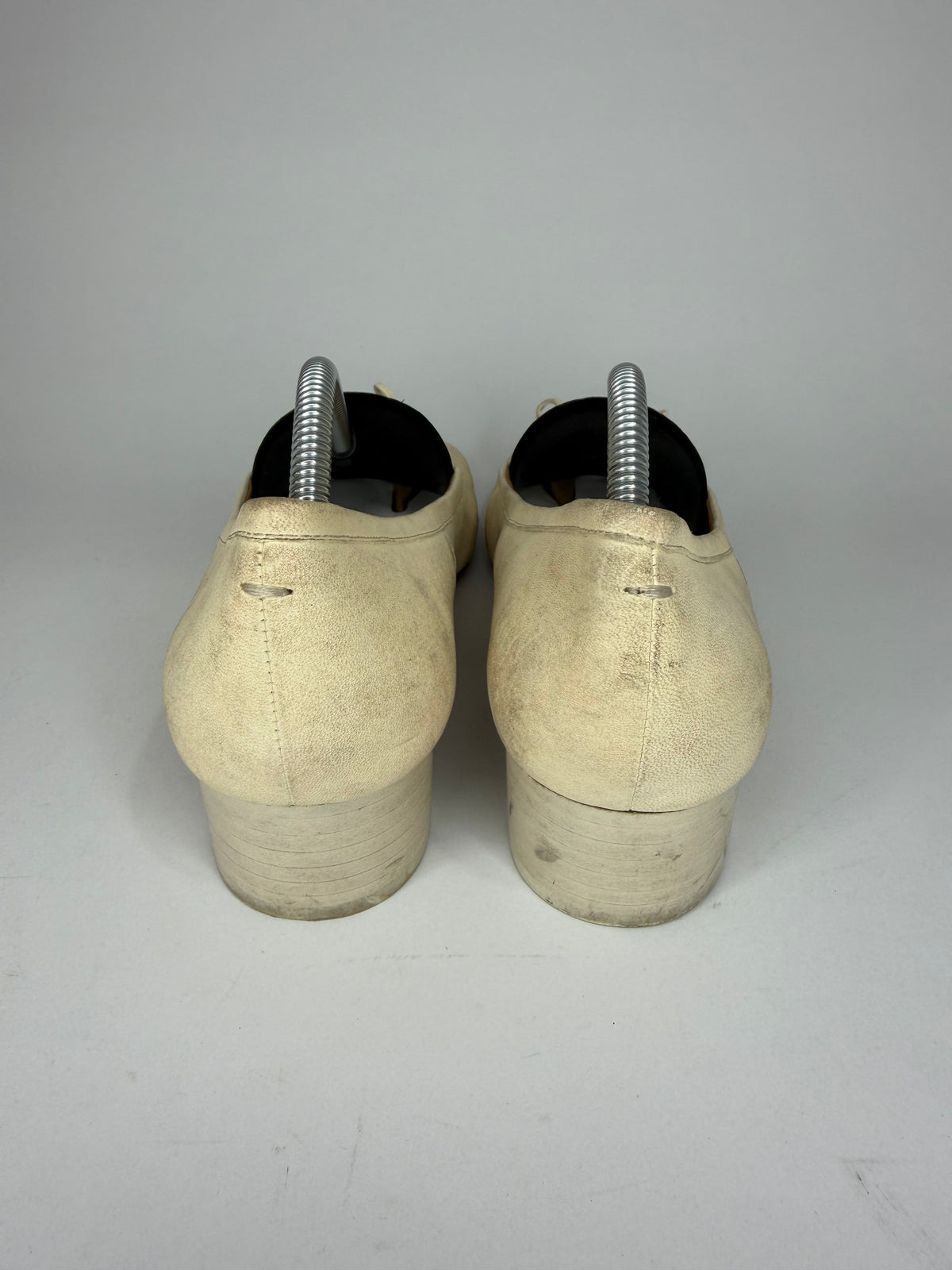 Maison Margiela
Tabi Bow Accents Pumps Size 38 EU/ 8 US
