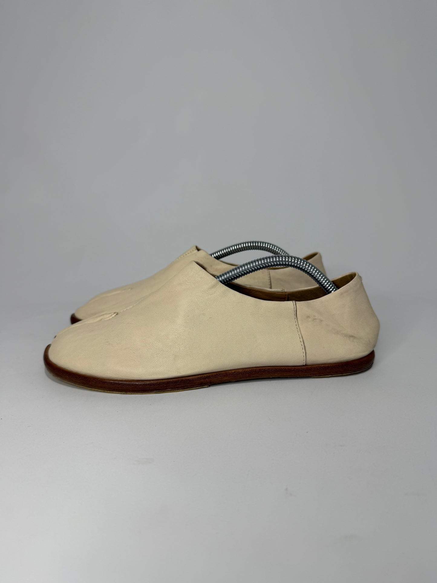 Maison Margiela White LeatherTabi babouche shoes Size 38 EU/ 8 US