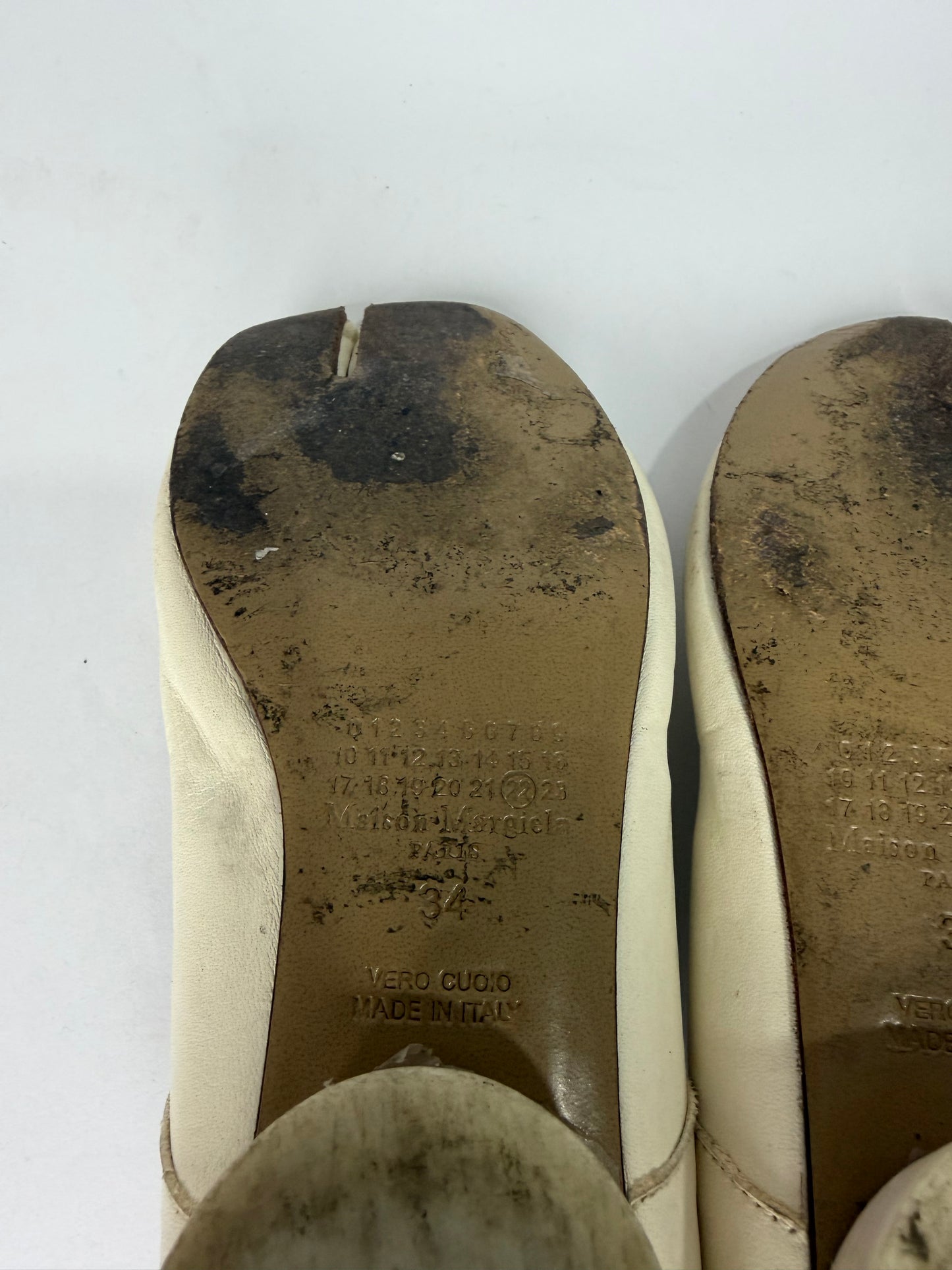 MAISON MARGIELA
Tabi Ballerina 3cm in White Size 34 EU/ 4 US