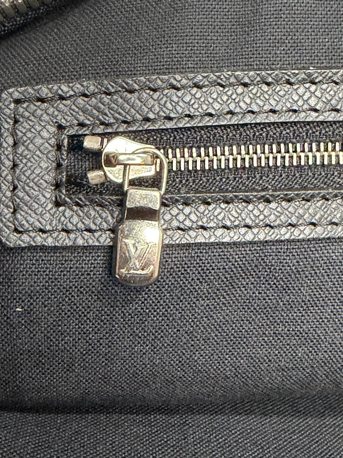 Louis Vuitton Black Taiga Leather Neo Igor Briefcase