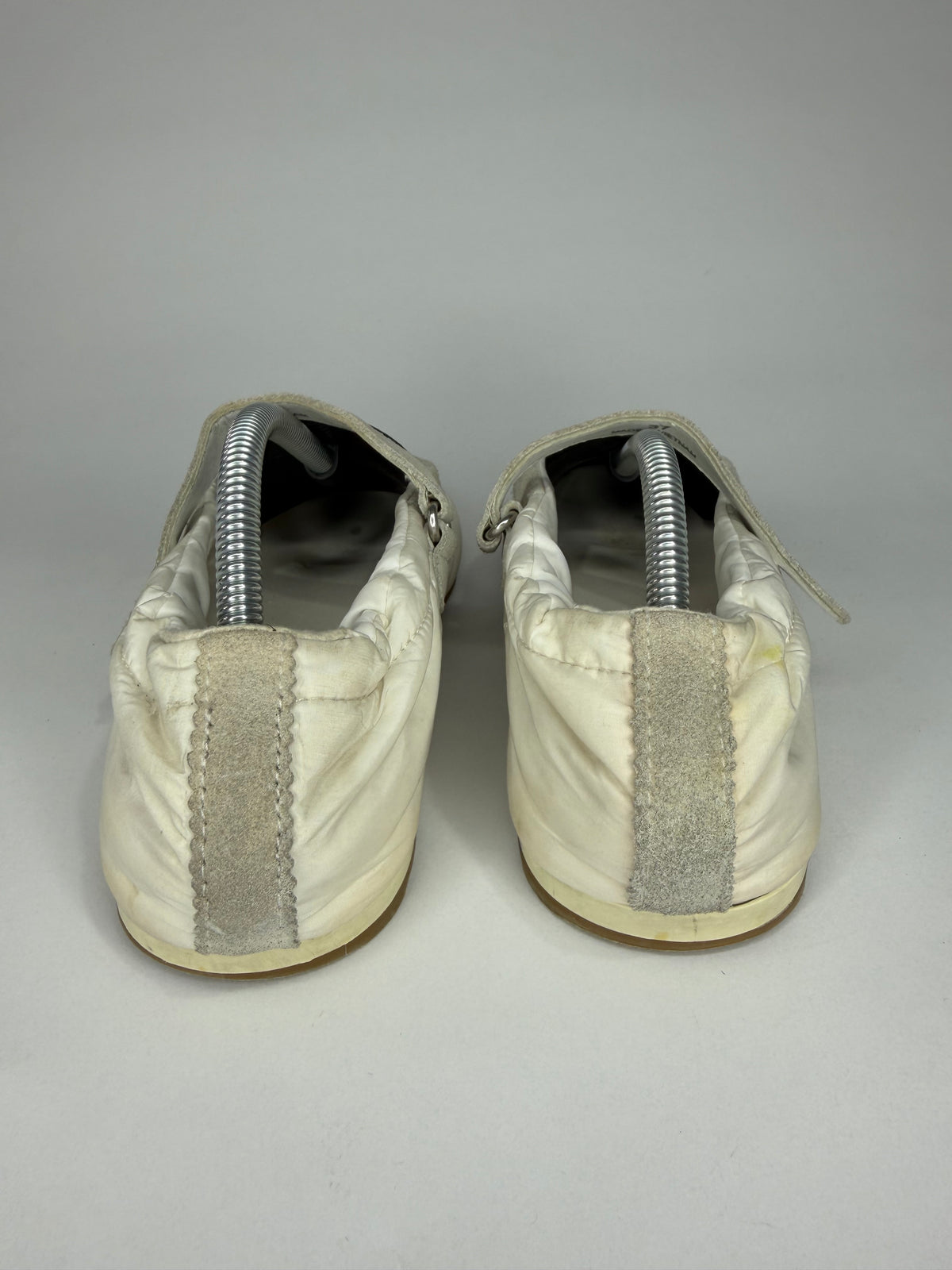 Miu Miu
Suede Ballet Flats
Women's Size 37 EU/ 7 US / 4 UK