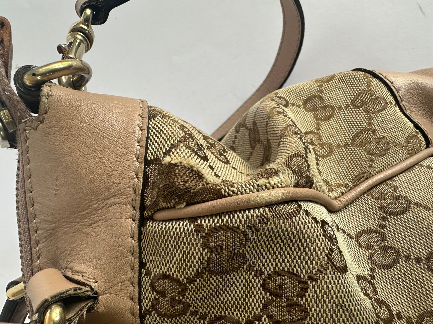 GUCCI
Monogram Mayfair Tote Off White