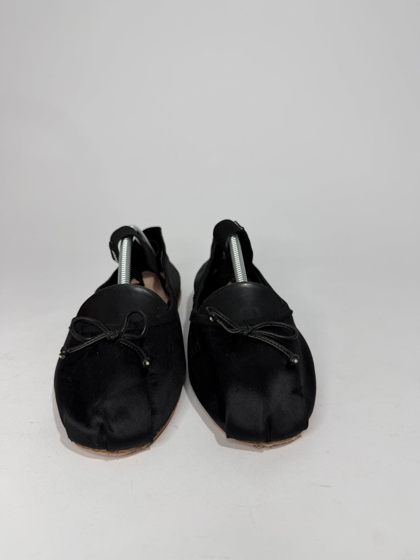 MIU MIU
MIU MIU LOGO-STRAP BALLET FLATS BLACK Size 36 EU/ 6 US
