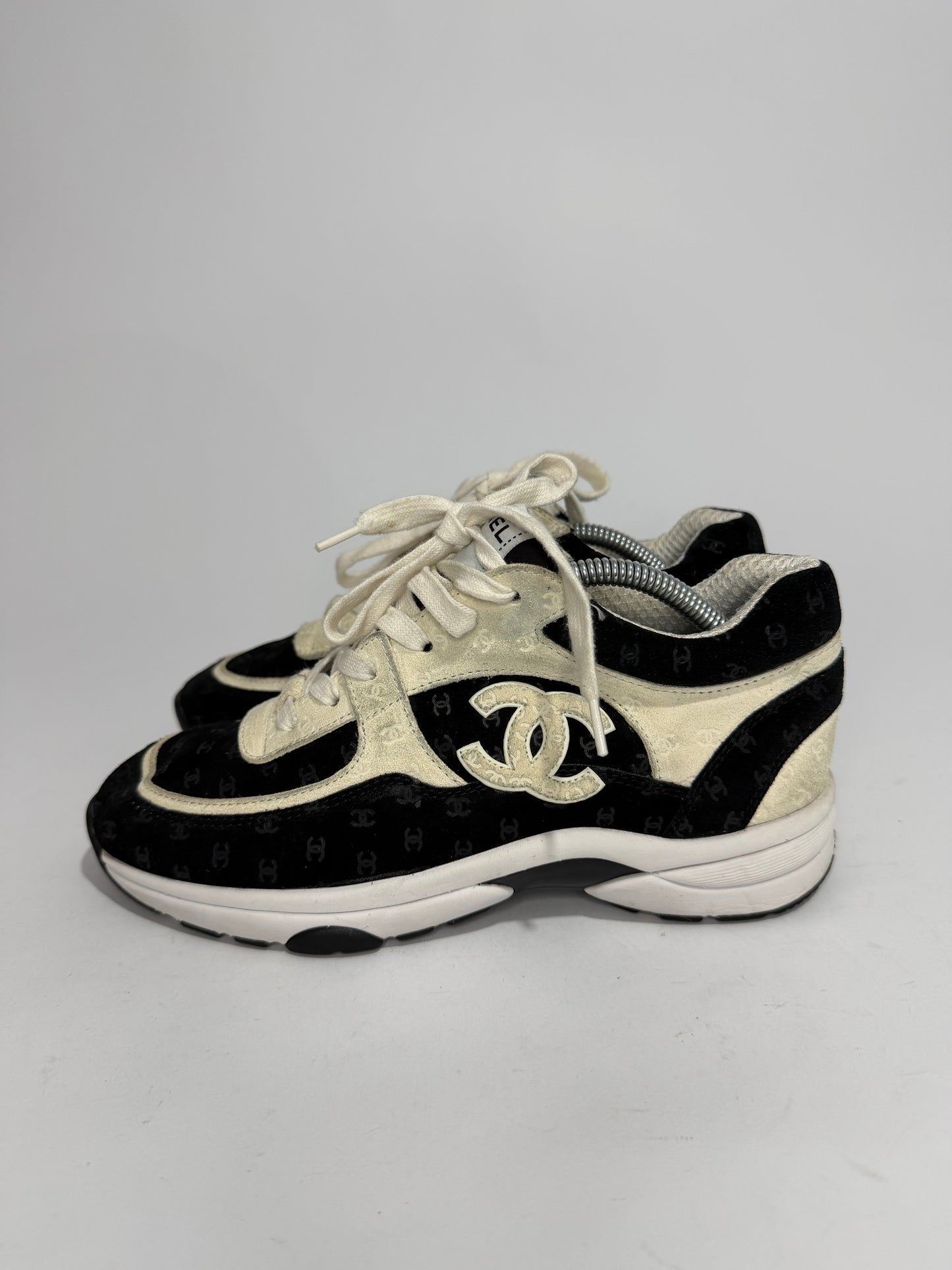 Chanel Black/White Suede CC Interlocking Logo Low Top Sneakers Size 37