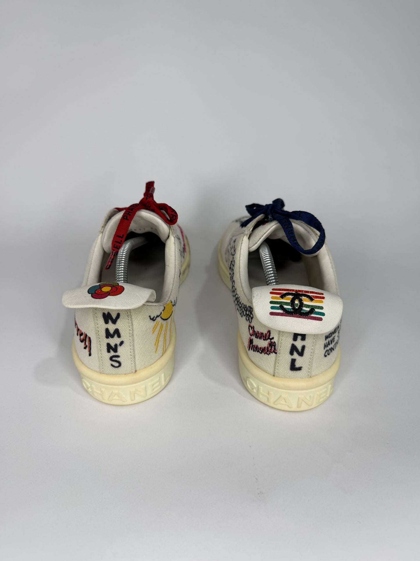Chanel x Pharrell White Canvas Graffiti Low-Top Sneakers Size 39 EU/ 9 US / 6 UK