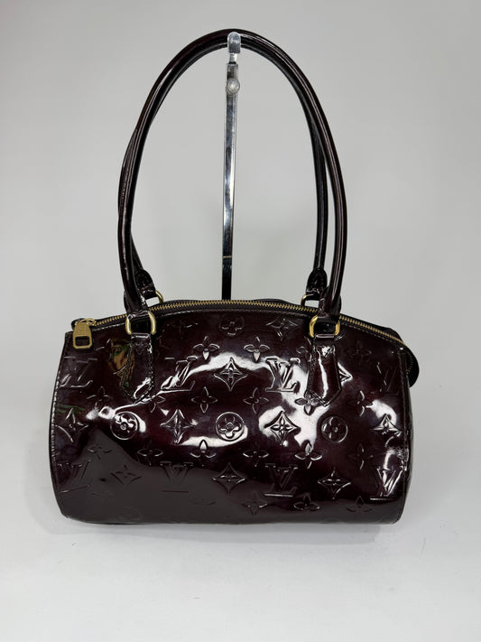 LOUIS VUITTON
Amarante Monogram Vernis Sherwood Bag