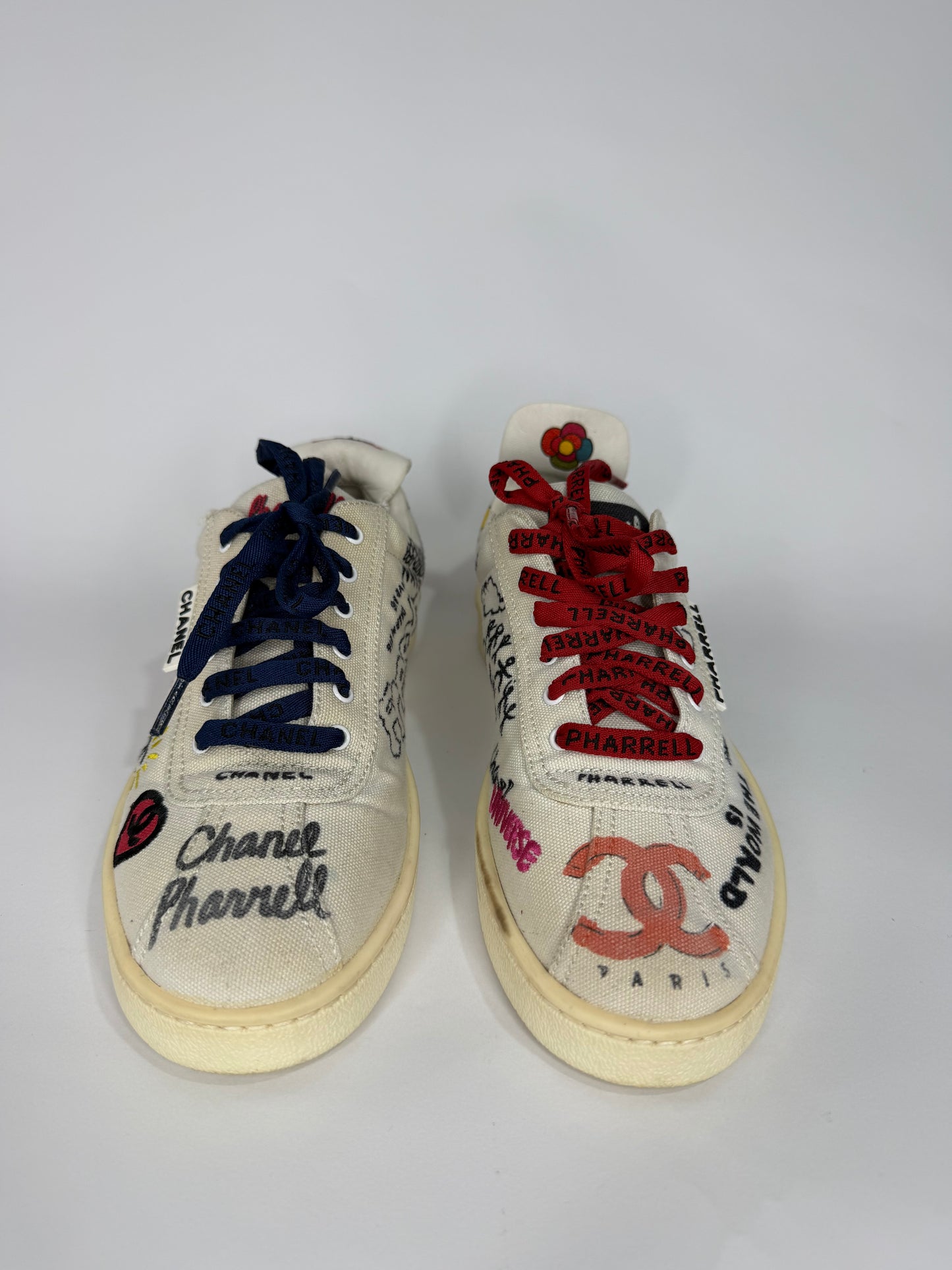 Chanel x Pharrell CC White Canvas Graffiti Print Low Top Sneakers Size 39 EU/ 9 US/ 6 UK