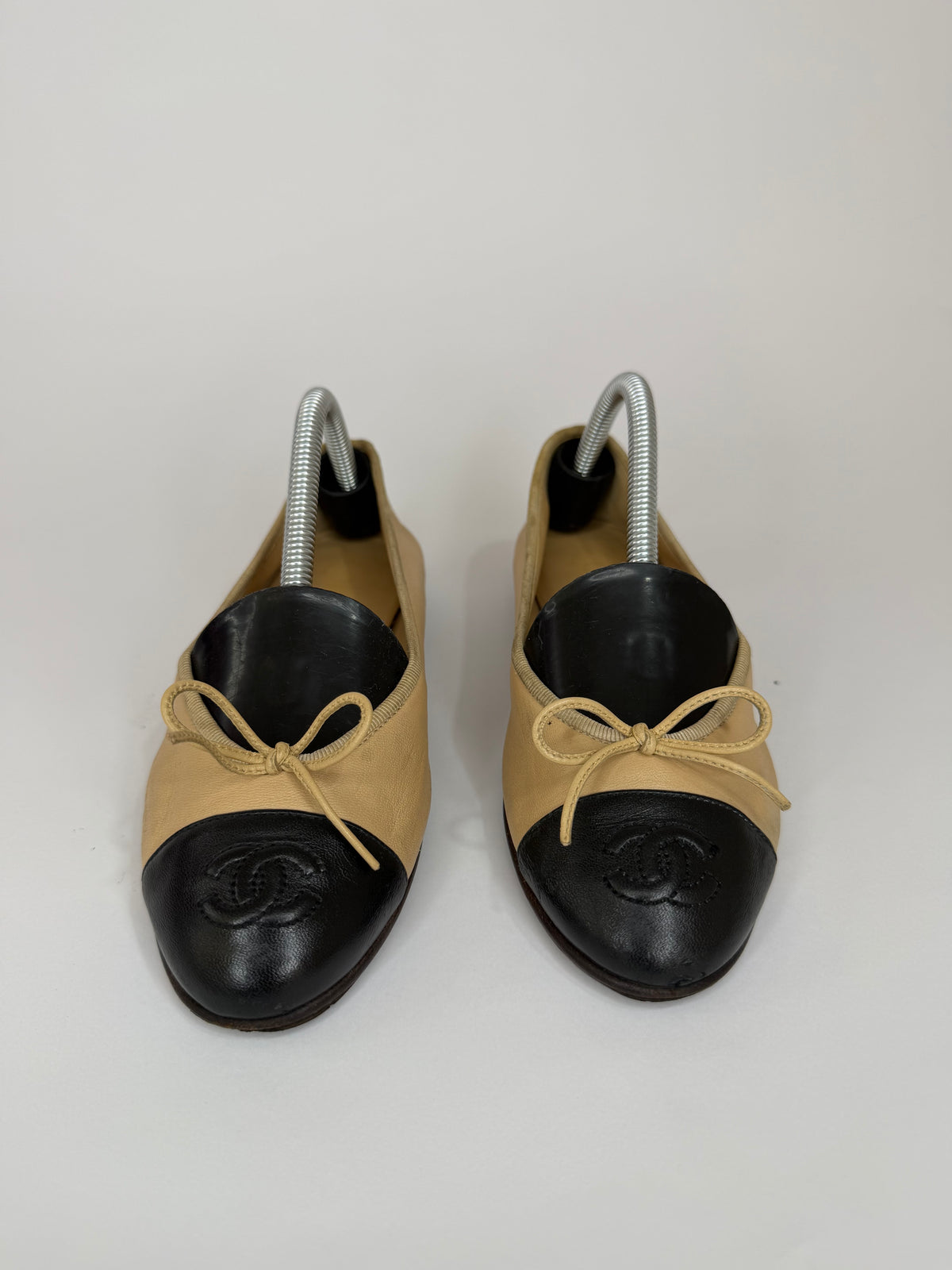 CHANEL Beige/Black Lambskin Leather CC Ballet Flats Size 37.5 EU/ 7.5 US