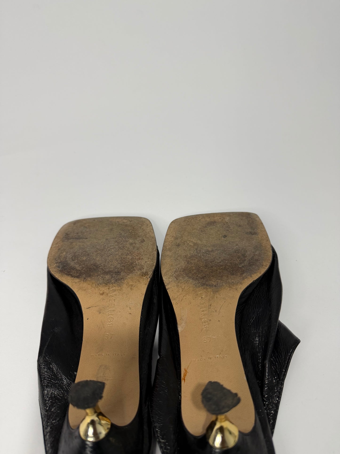 Bottega Veneta Black Leather Square Toe Stretch Mules Gold Sculptural Heel EU 37 EU/ 7 US/ 4 UK