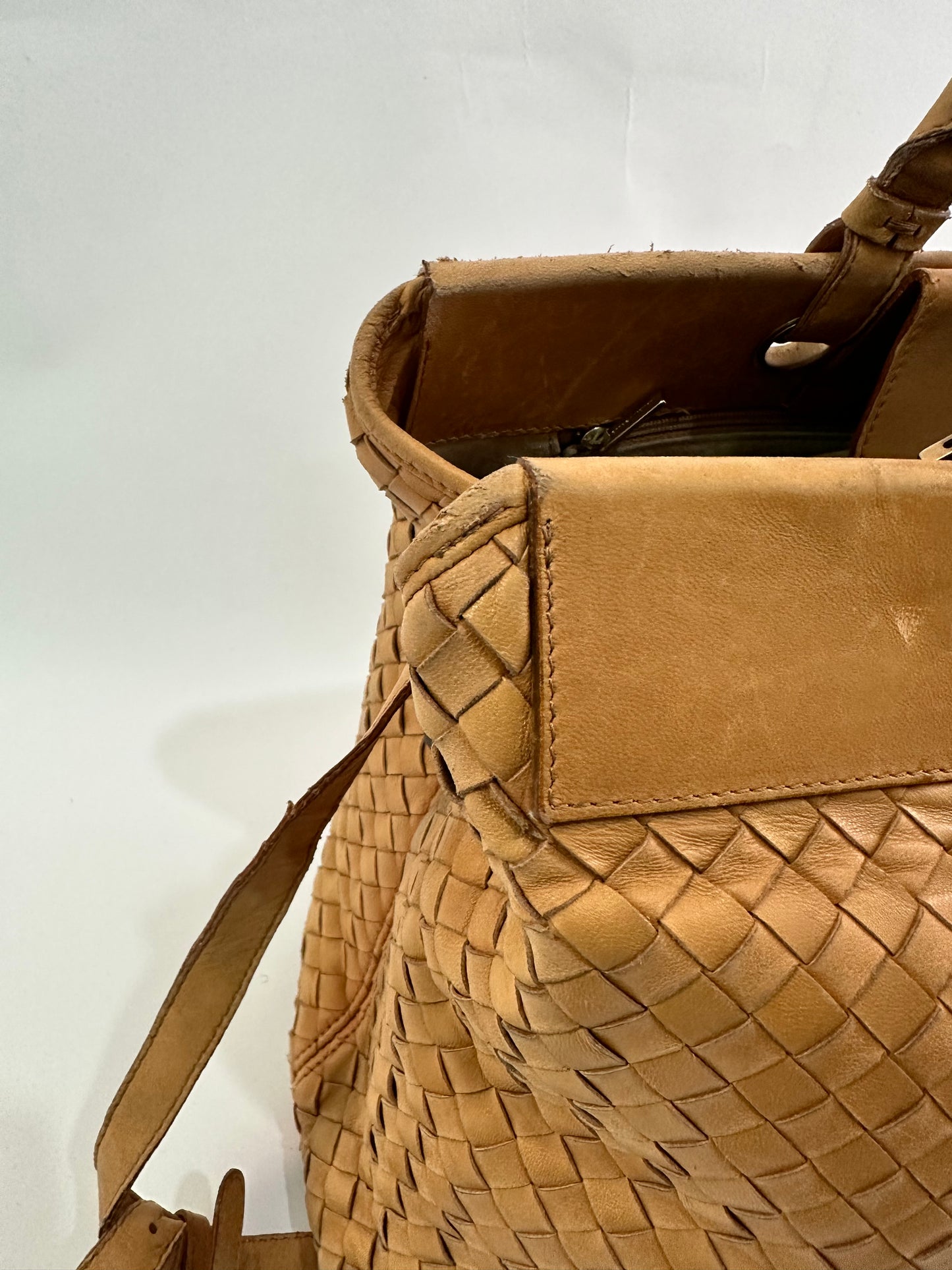 Bottega Veneta Vintage
Intrecciato Top Handle Bag