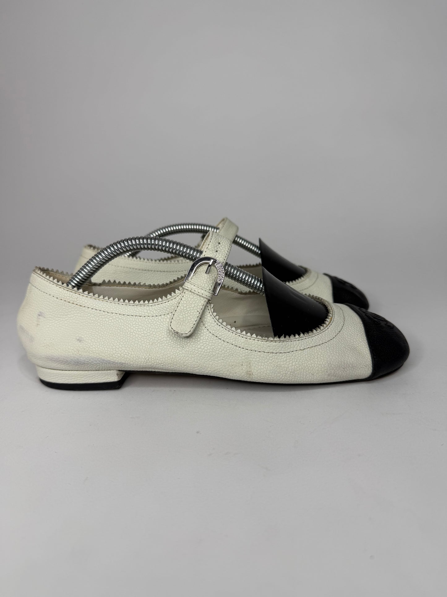 Chanel White/Black Leather CC Mary Jane Flats Size 36 EU/ 6 US/ 3 UK