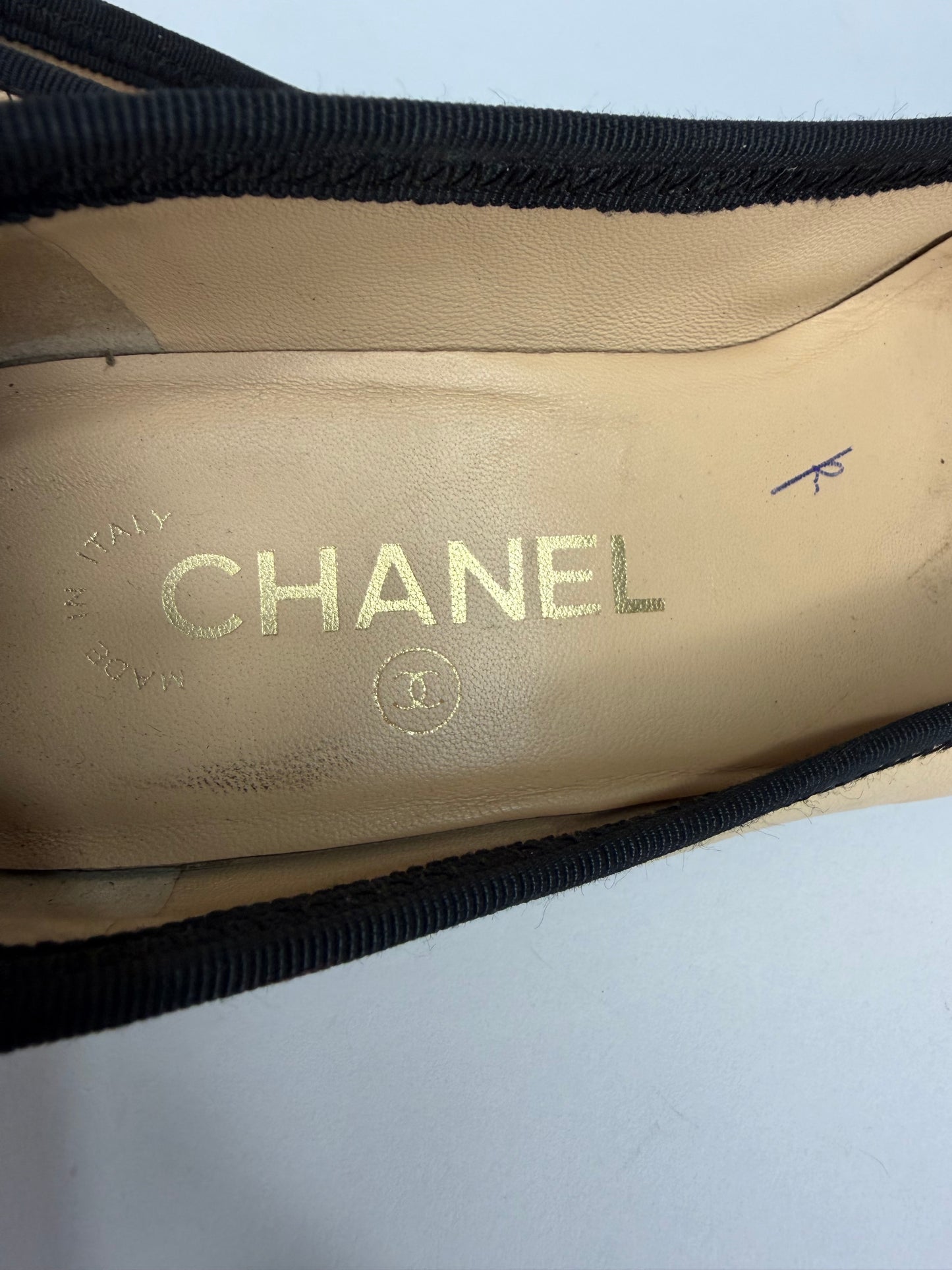 CHANEL
Lambskin Grossgrain Cap Toe Chain CC Flats Beige Black size 38 EU/ 8 US/ 5 UK