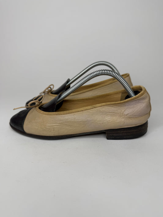 CHANEL Beige/Black Lambskin Leather CC Ballet Flats Size 36 EU/ 6 US / 3 UK