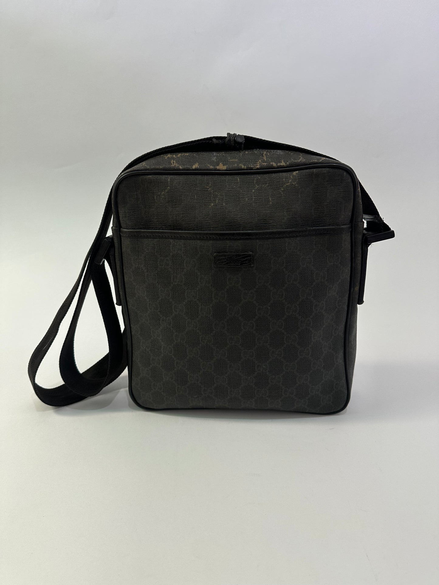 GUCCI 
GG Supreme Monogram Messenger Bag Black Grey