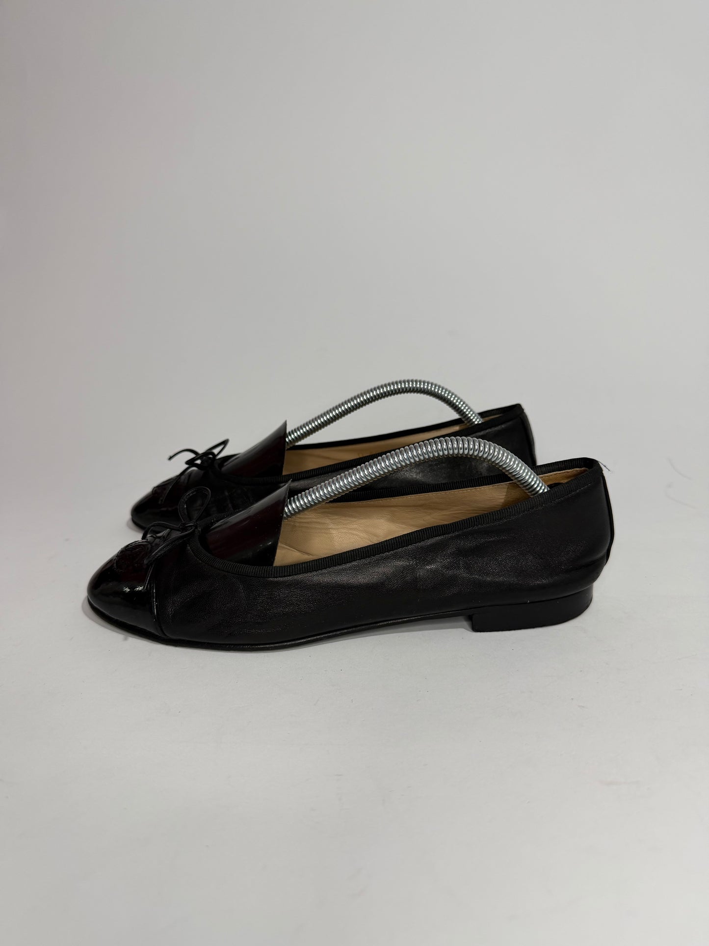 CHANEL
Lambskin Patent Cap Toe Ballerina Flats Black Size 37 EU/ 7 US / 4 UK