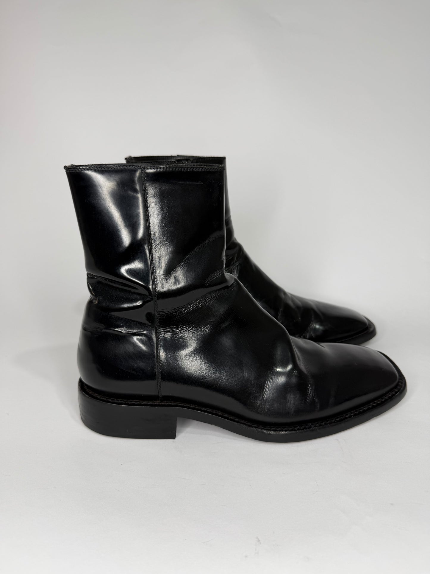Balenciaga
Leather Boots
Men's Size: 39 EU / 6 UK/ 7 US