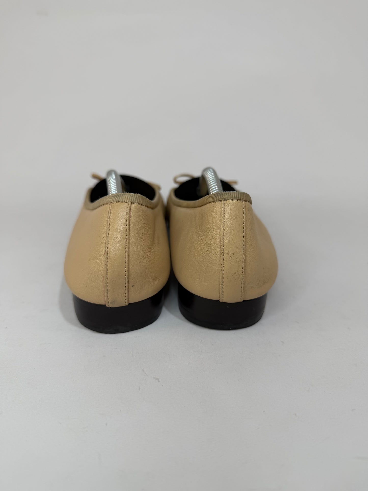 CHANEL Beige/Black Lambskin Leather CC Ballet Flats Size 39 EU/ 9 US
