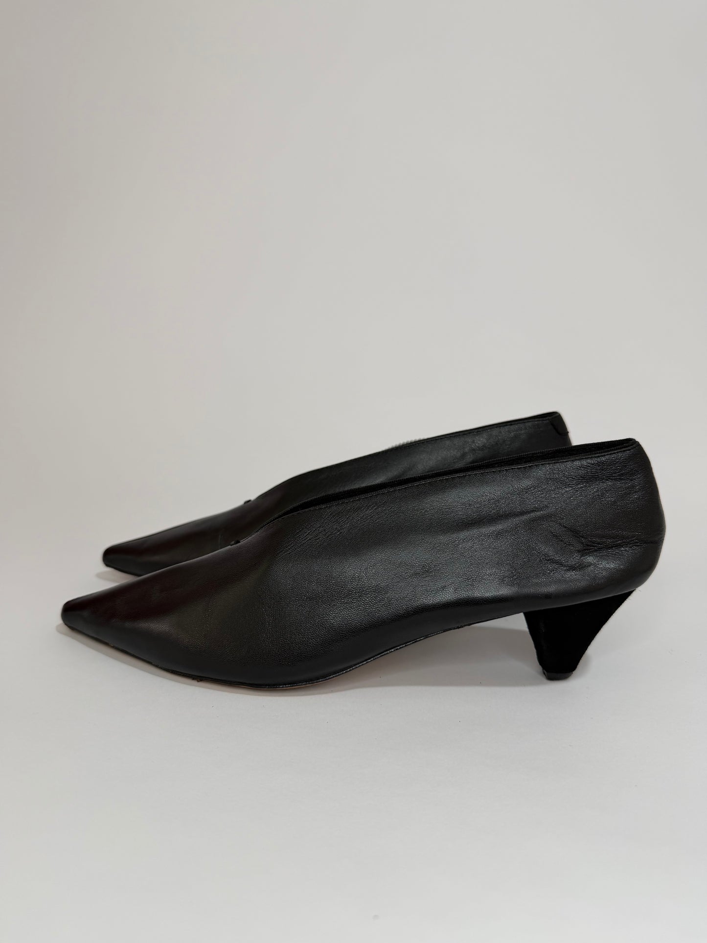 Celine Black Leather V Neck Pointed Toe Pumps Size 39 EU/9 US