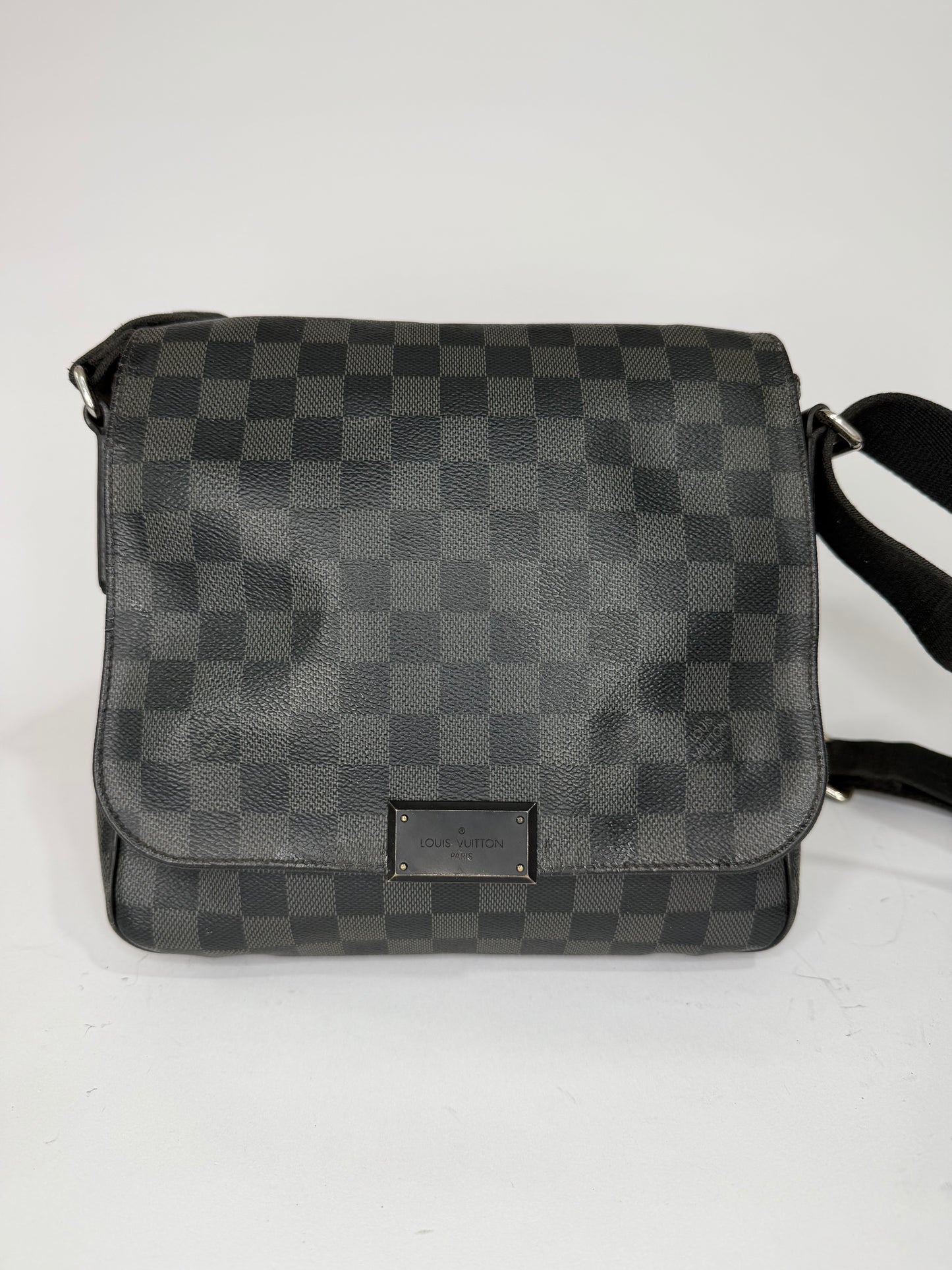 LOUIS VUITTON Damier Graphite District MM Messenger Bag