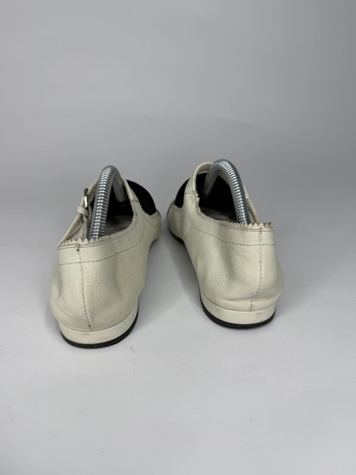 Chanel White/Black Leather CC Mary Jane Flats Size 35 EU/ 5 US