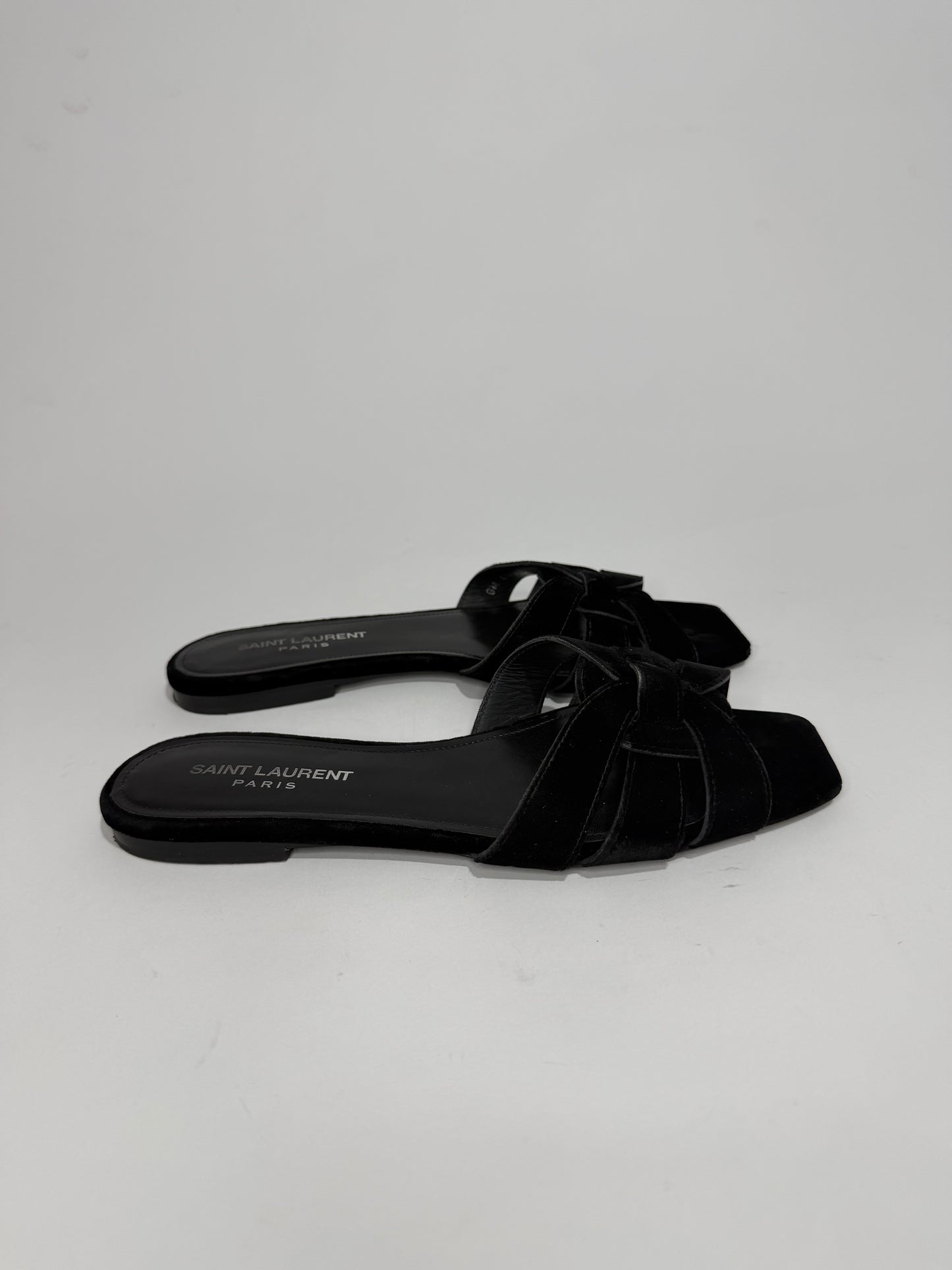 Saint Laurent
Velvet Slides Womens Size 37.5 EU/ 7.5 US/ 5.5 UK