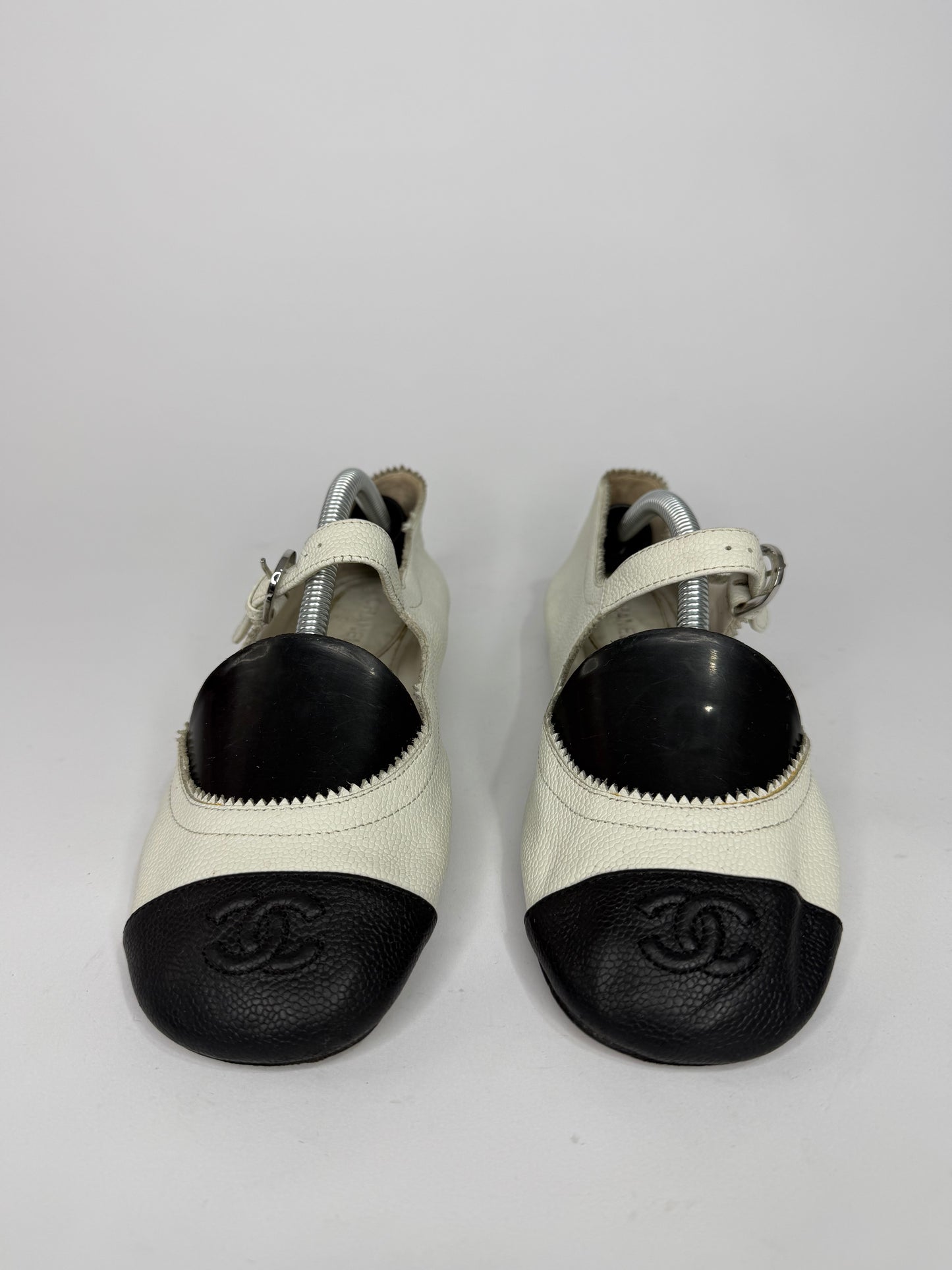 Chanel White/Black Leather CC Mary Jane Flats Size 36 EU/ 6 US/ 3 UK