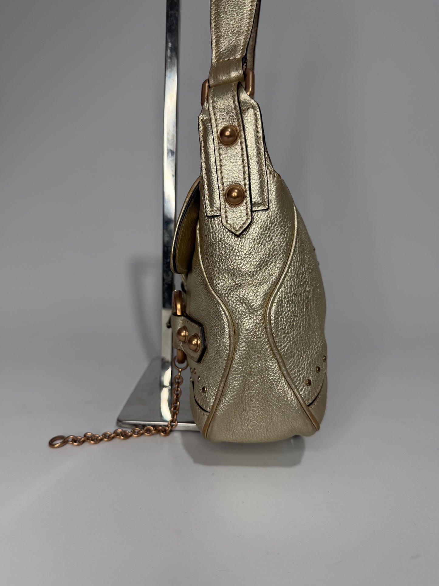 GUCCI X Tom Ford
Metallic Calfskin Horsebit Chain Studded Flap Shoulder Bag Gold