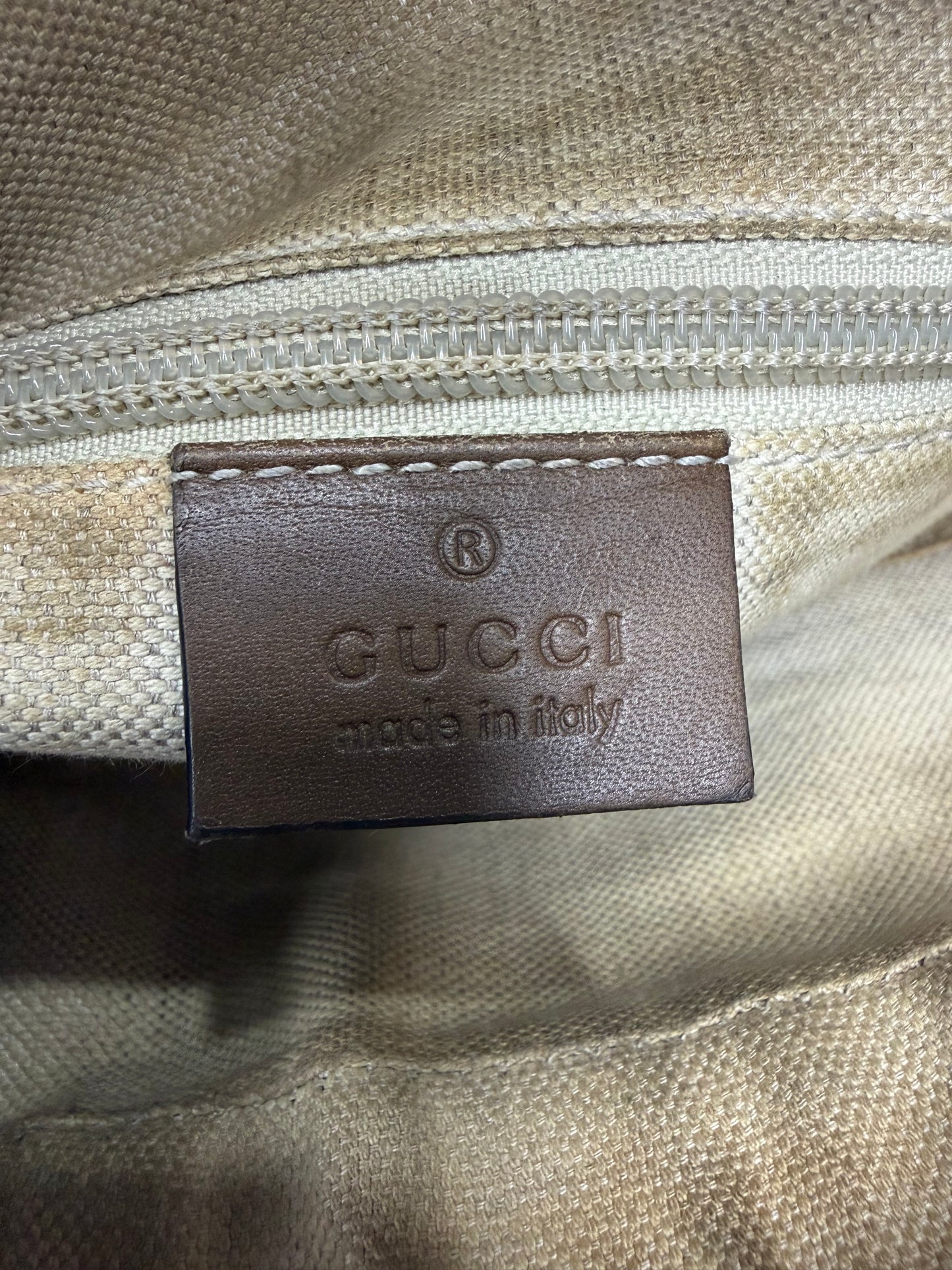 Gucci
Diamante Messenger Bag