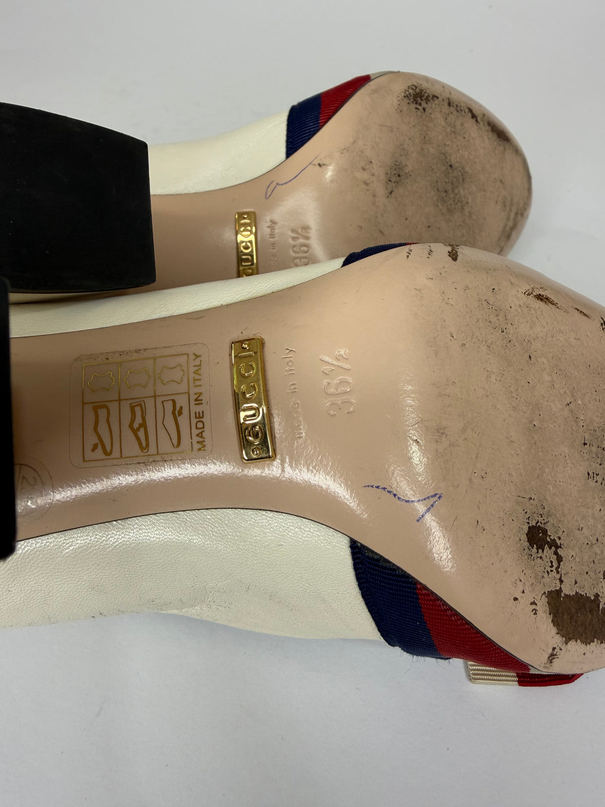 GUCCI
White Leather Vintage Web Bow Pumps Size 36.5 EU/ 6.5 US/ 3.5 UK