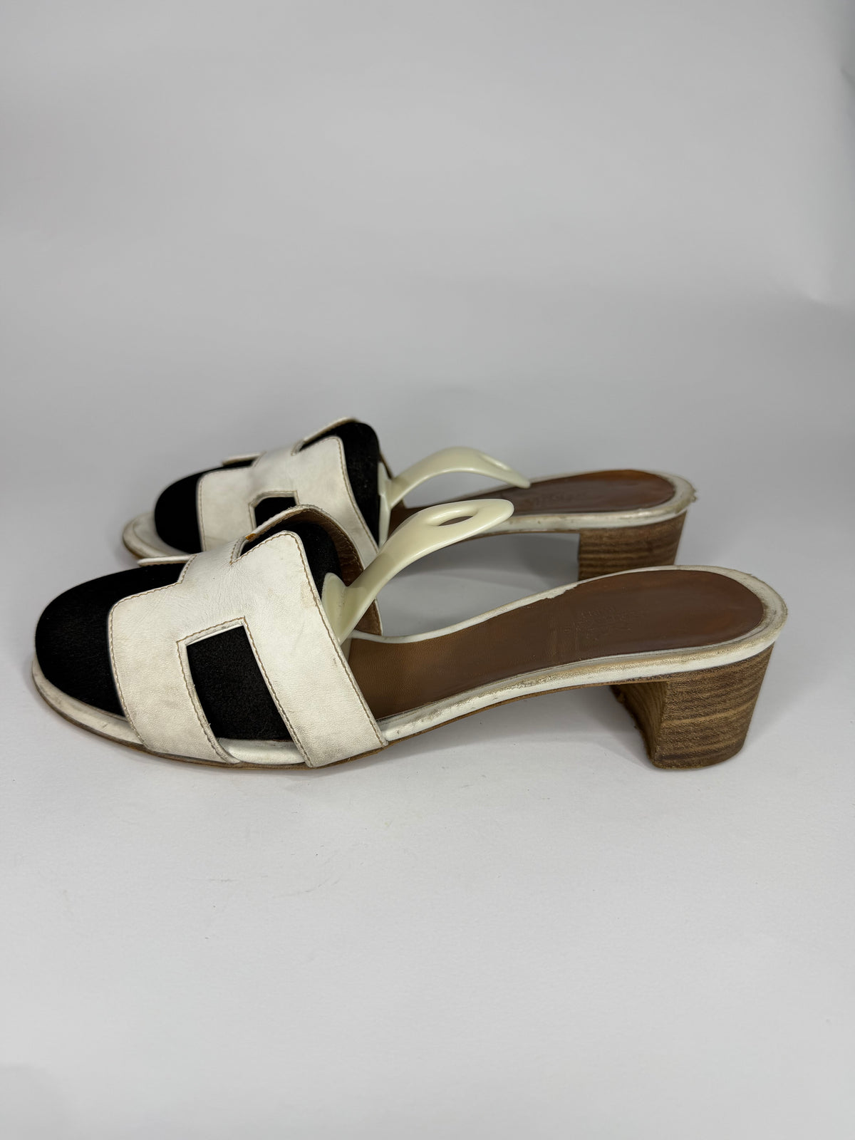 Hermes White Leather Oasis Slide Sandals Size 38.5  EU/ 8.6 US/ 5.5 UK