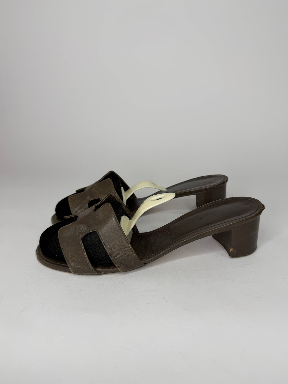 Hermes Gray Leather Oasis Slide Sandals Size 40.5 EU/ 10.5 US/ 7.5 UK
