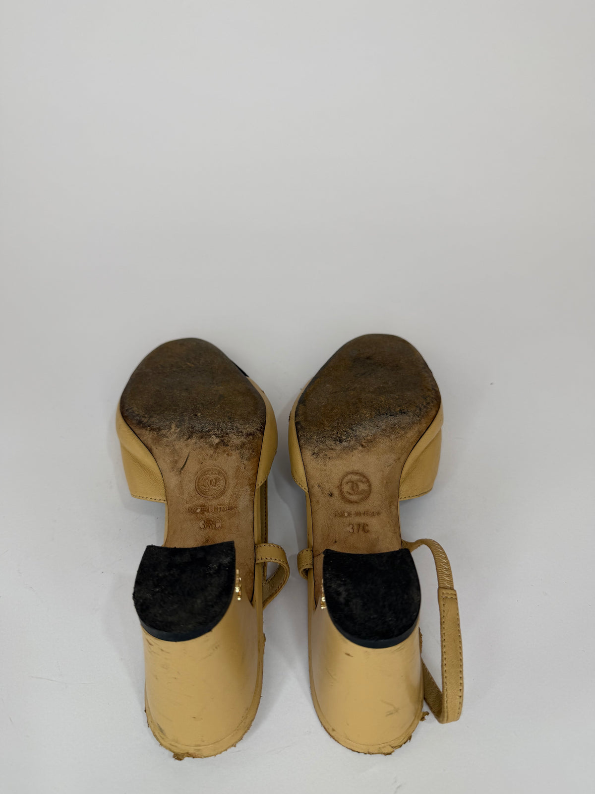 Chanel Beige Leather and Black Fabric Cap Toe Slingback Sandals Size 37EU/7 US