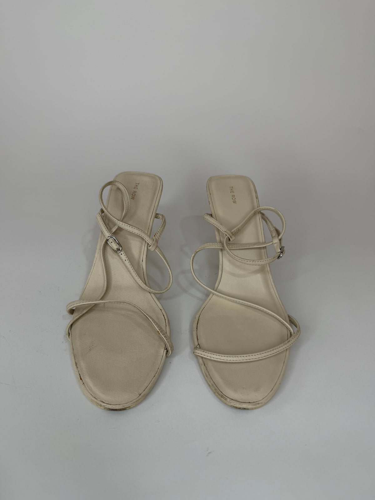 The Row
White Leather Sandals
Women's Size 37 EU/ 7 US/ 4 UK