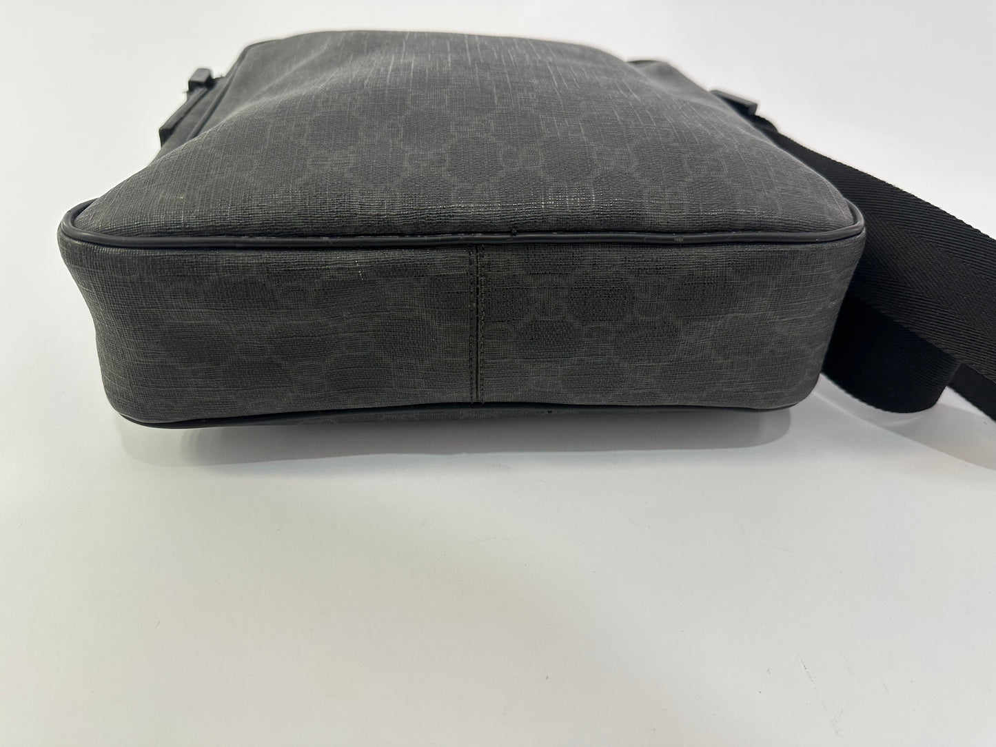 GUCCI 
GG Supreme Monogram Messenger Bag Black Grey