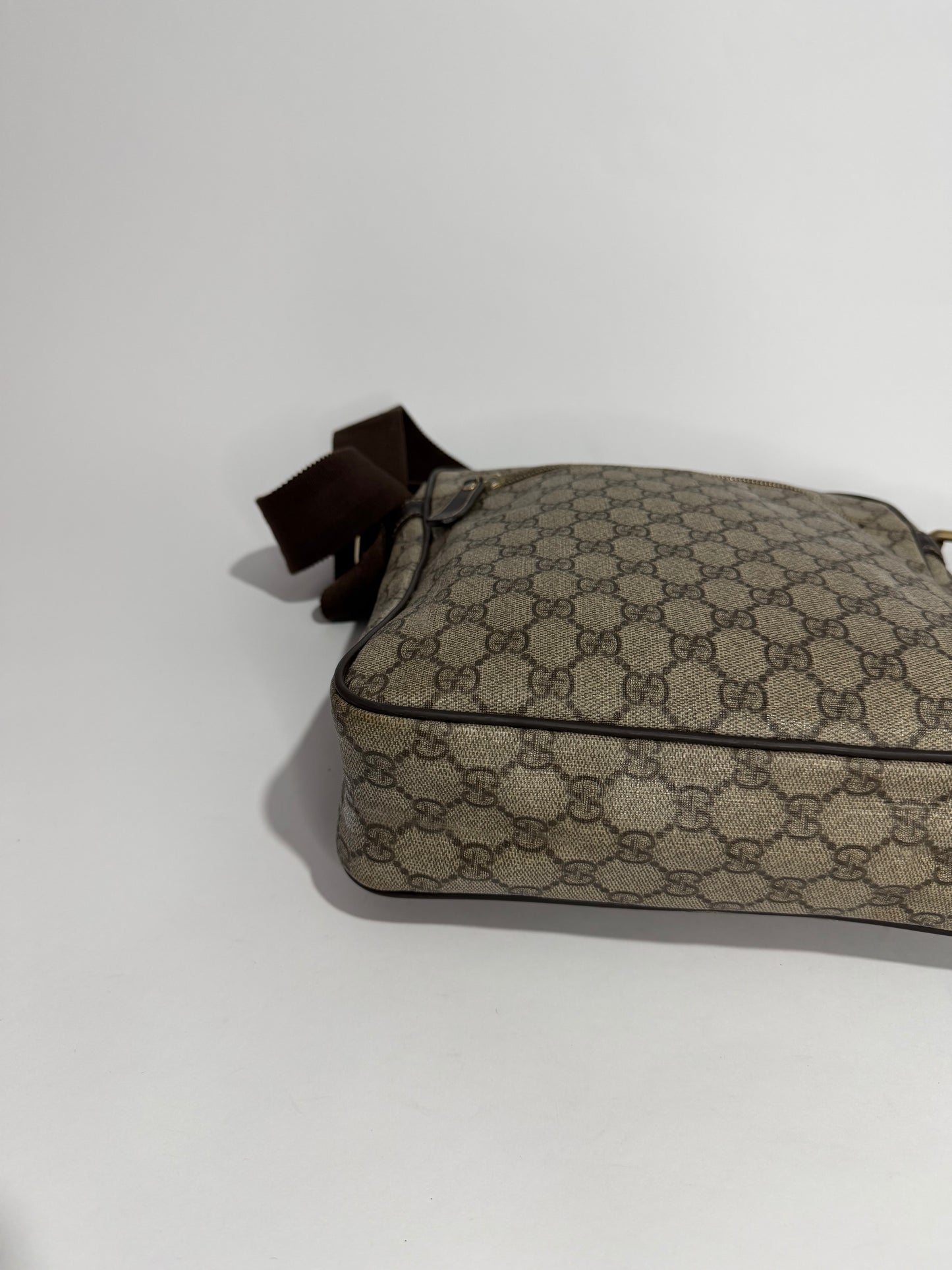 Gucci
GG Supreme Messenger Bag