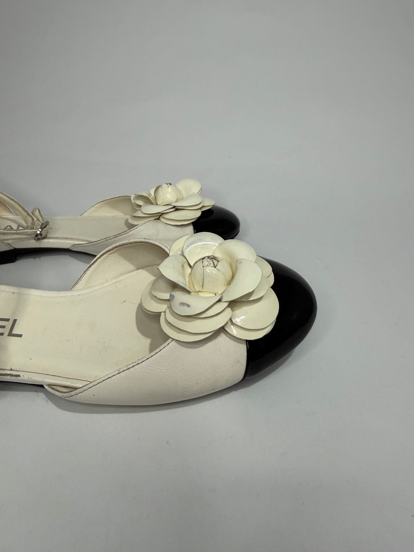 CHANEL
Lambskin Patent Calfskin Cap Toe Camellia Mary Jane Flats 37.5 White Black