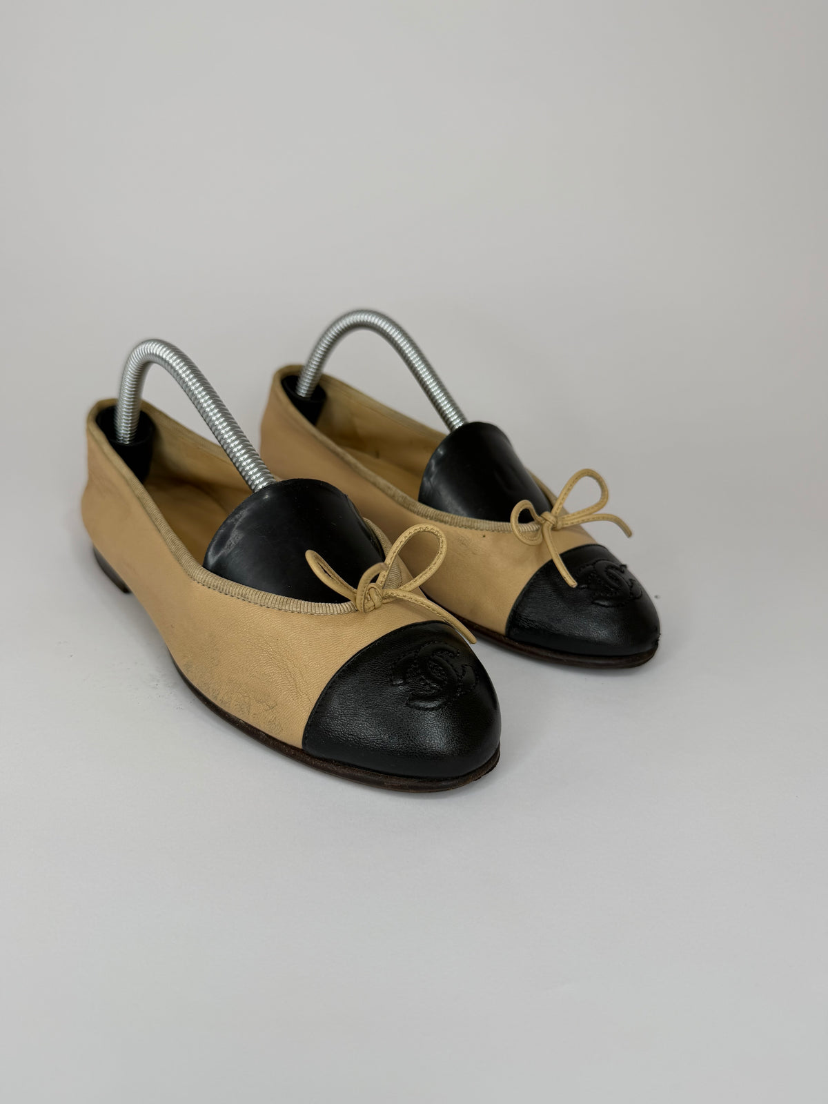 CHANEL Beige/Black Lambskin Leather CC Ballet Flats Size 37.5 EU/ 7.5 US