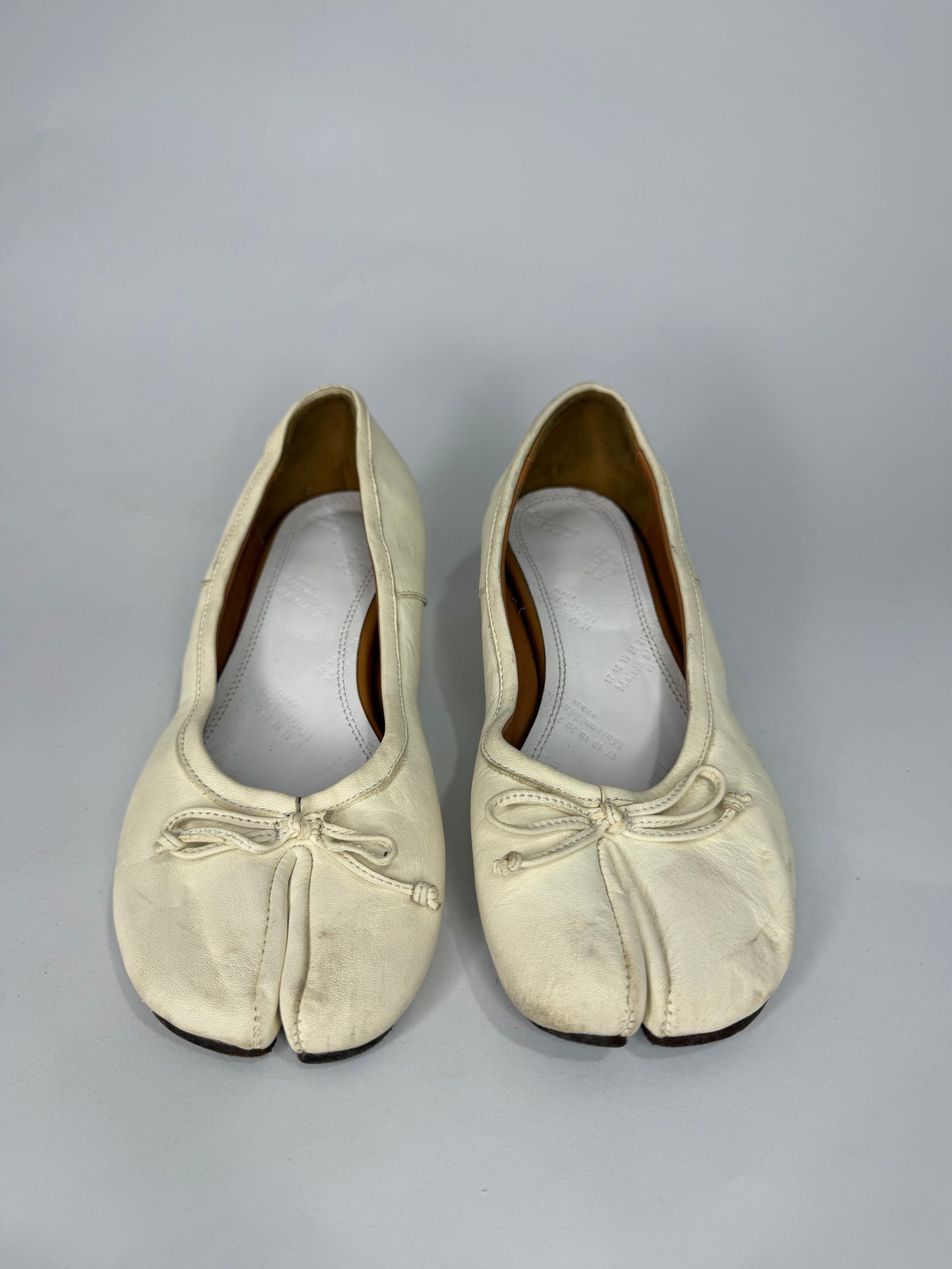 MAISON MARGIELA
Tabi Ballerina 3cm in White Size 34 EU/ 4 US