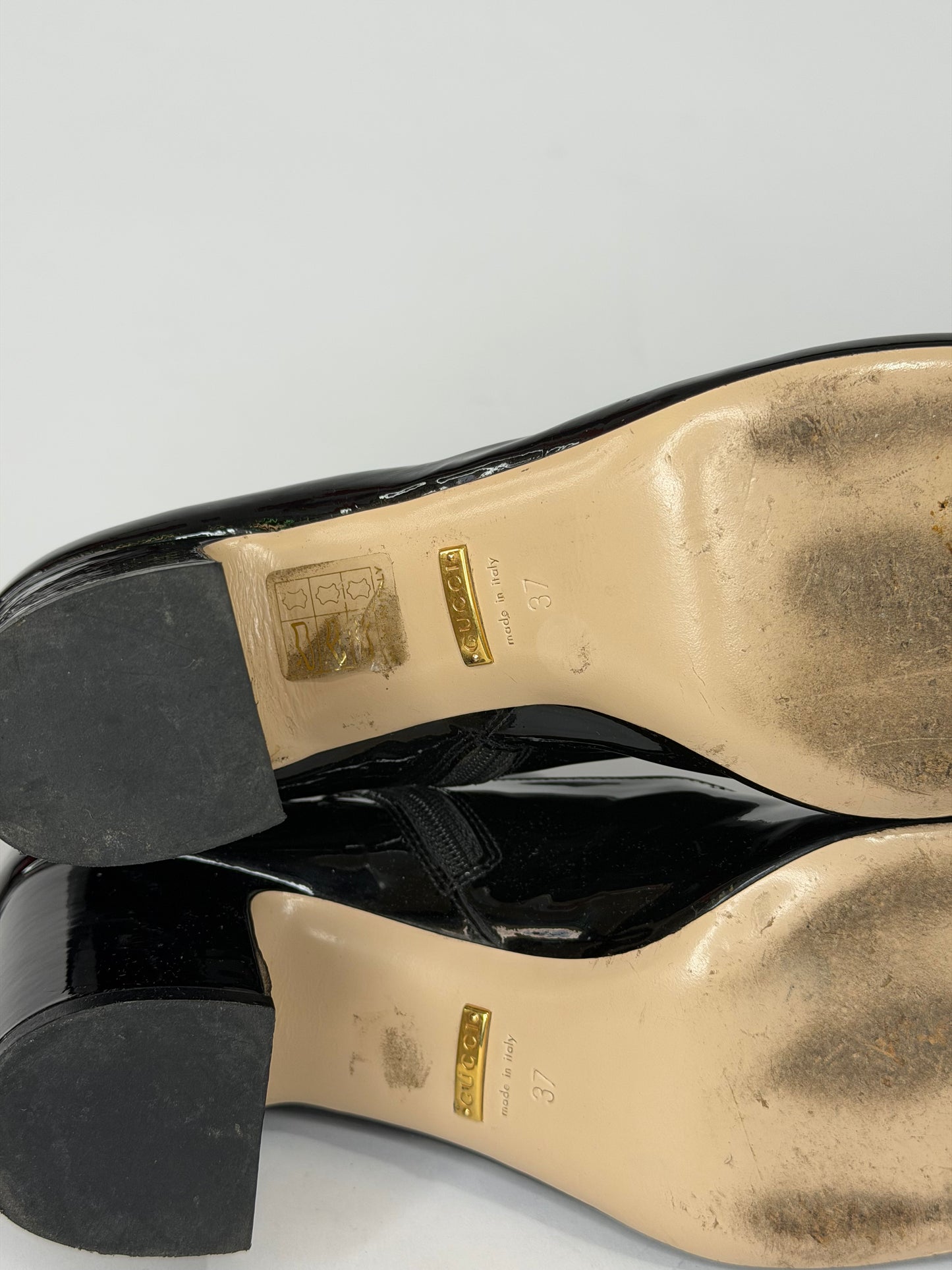 Gucci
Lois Patent Leather Bee Boots
Size 37.5 EU/ 7.5 US/ 4.5 UK