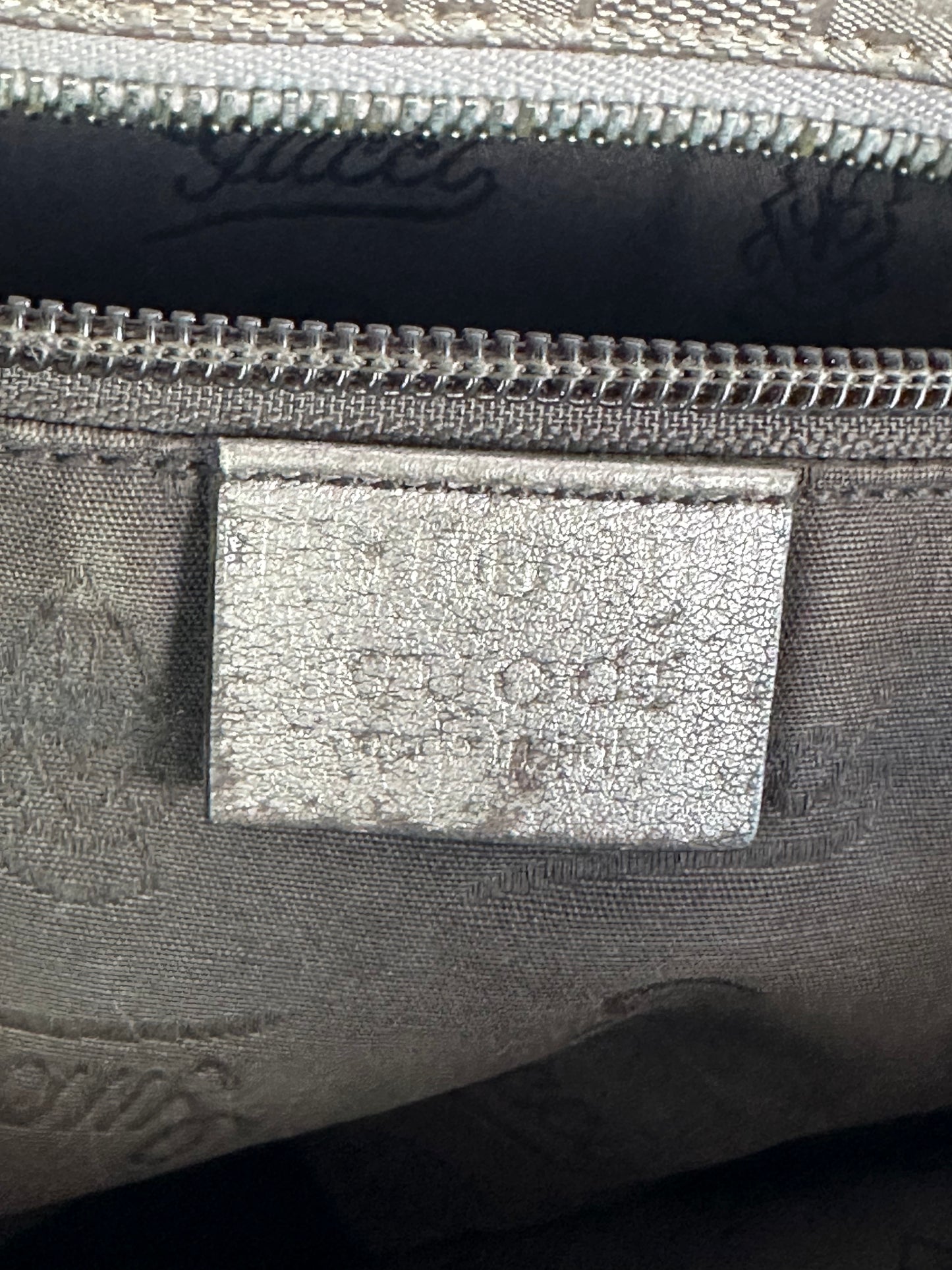 Gucci Metallic  Imprime GG Tote Medium